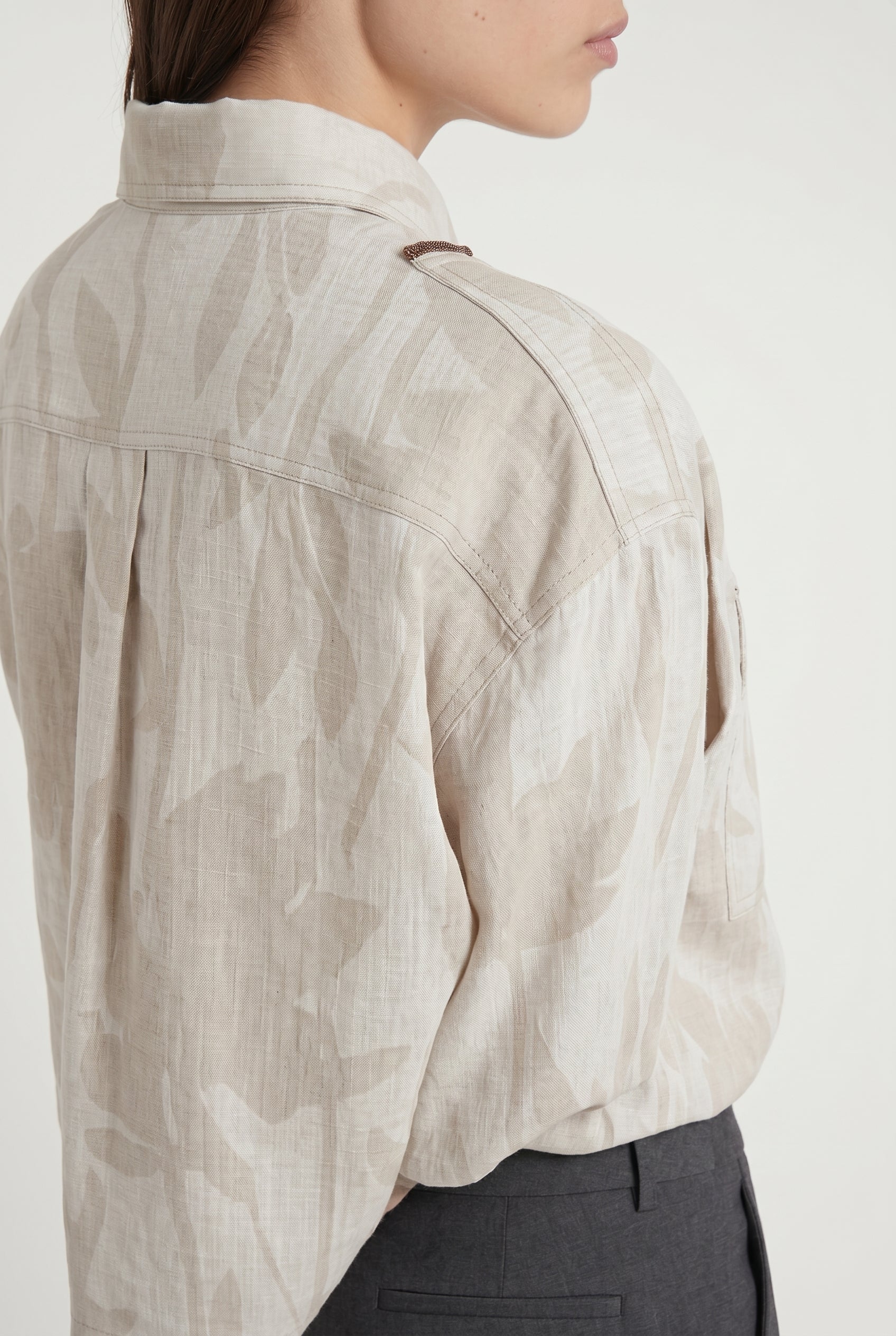 BRUNELLO CUCINELLI WOMEN'S LIGHT BEIGE LINEN BOXY SHIRT
