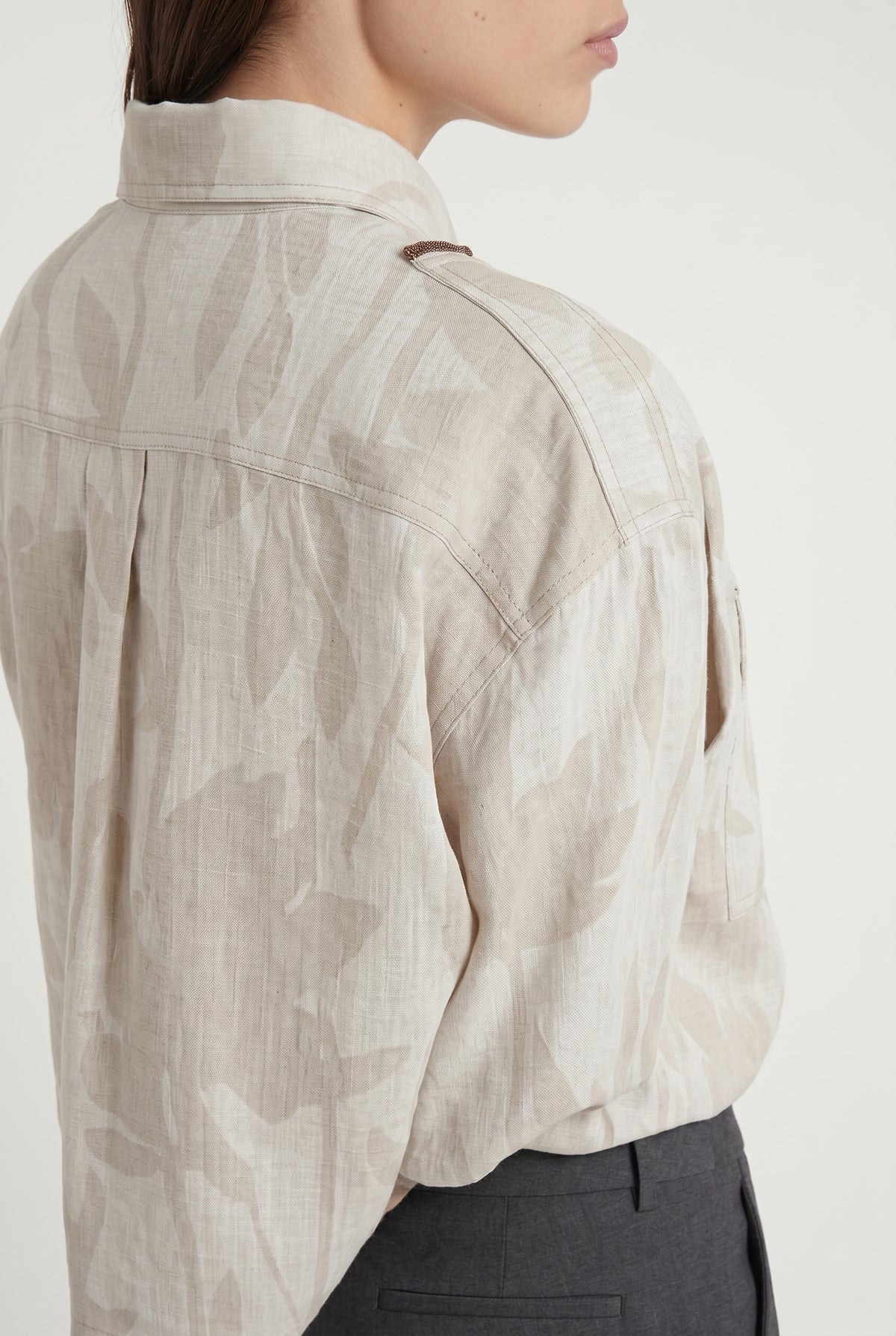 BRUNELLO CUCINELLI WOMEN'S LIGHT BEIGE LINEN BOXY SHIRT