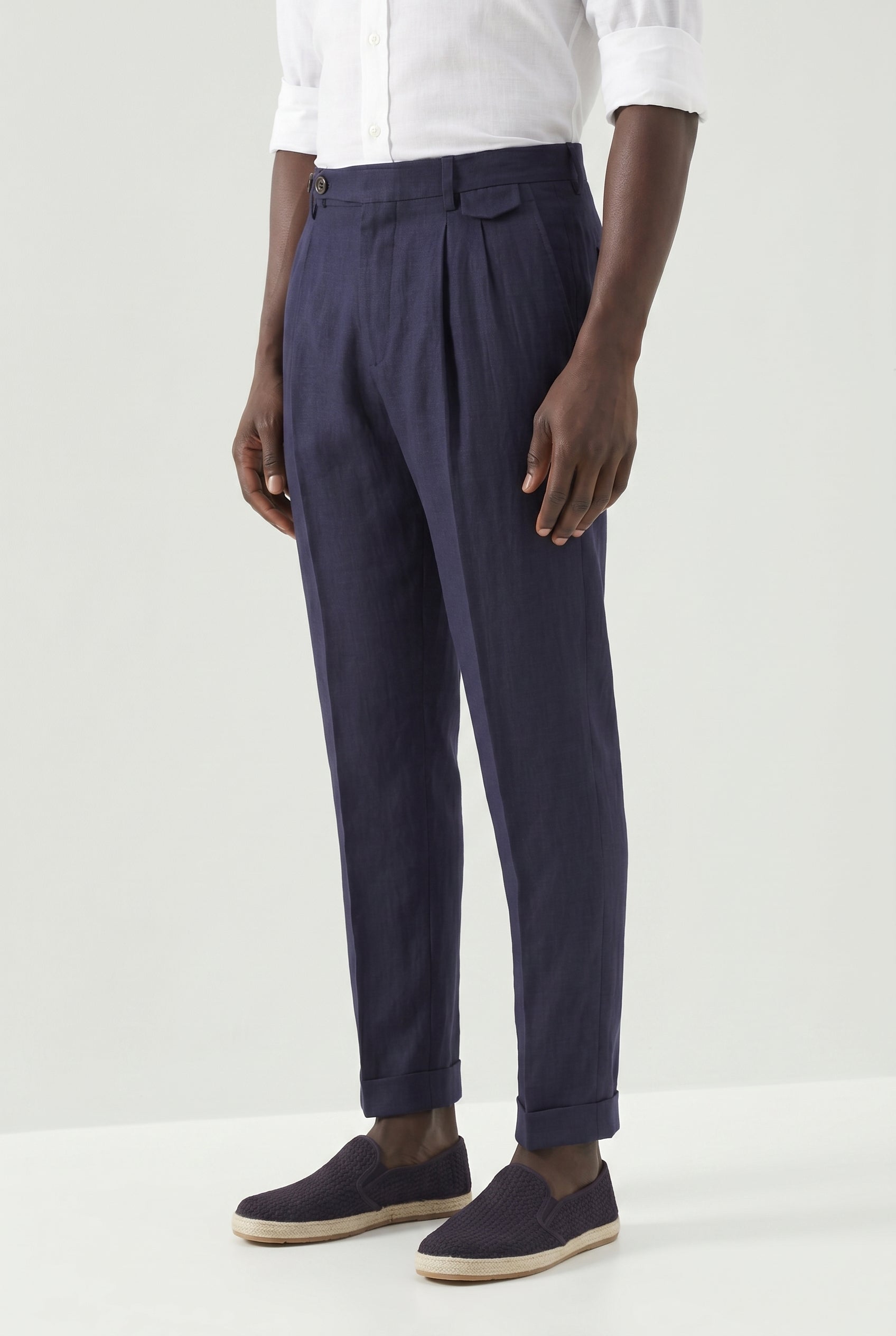 BRUNELLO CUCINELLI MEN'S NAVY LINEN TAPERED TROUSERS