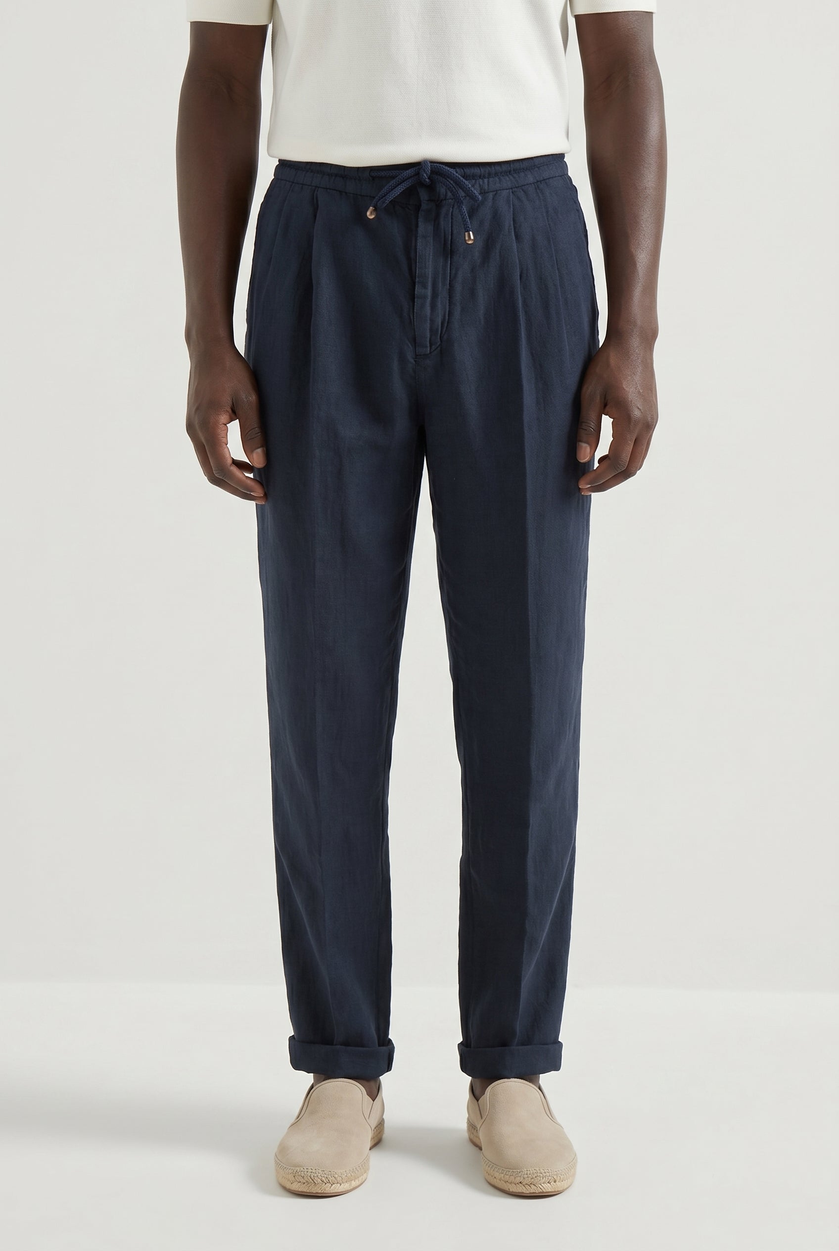 BRUNELLO CUCINELLI MEN'S NAVY LINEN RELAXED TROUSERS