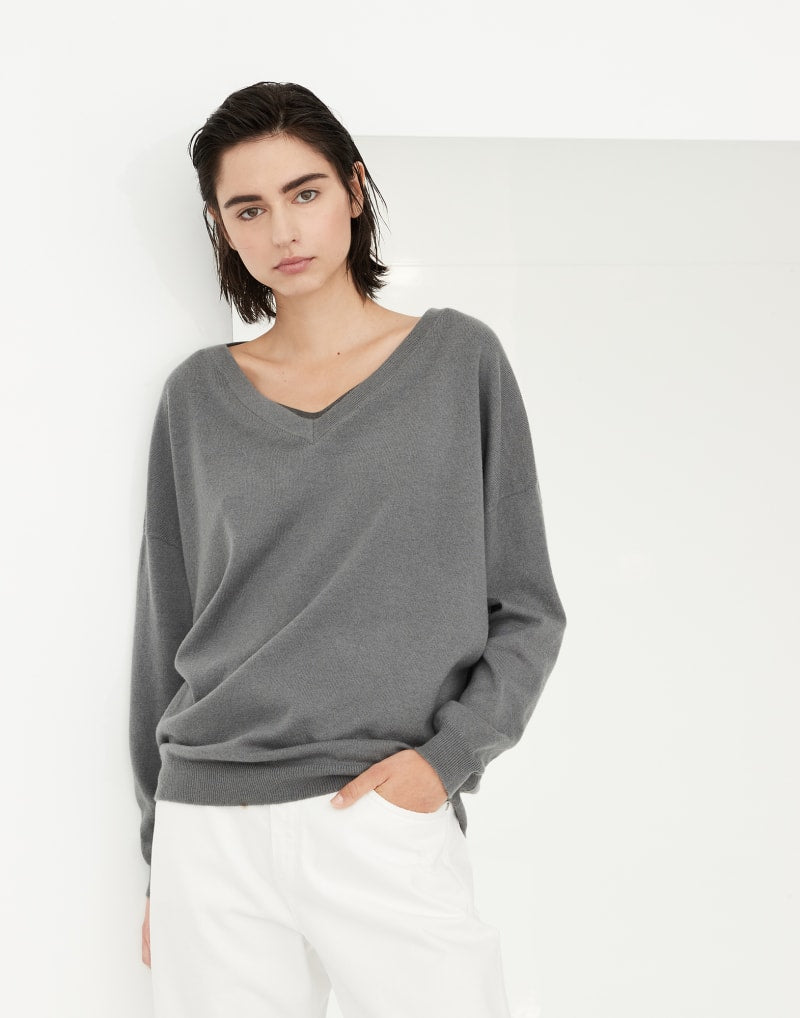 BRUNELLO CUCINELLI WOMEN'S GREY WOOL V NECK SWEATER