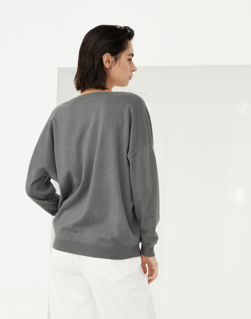 BRUNELLO CUCINELLI WOMEN'S GREY WOOL V NECK SWEATER