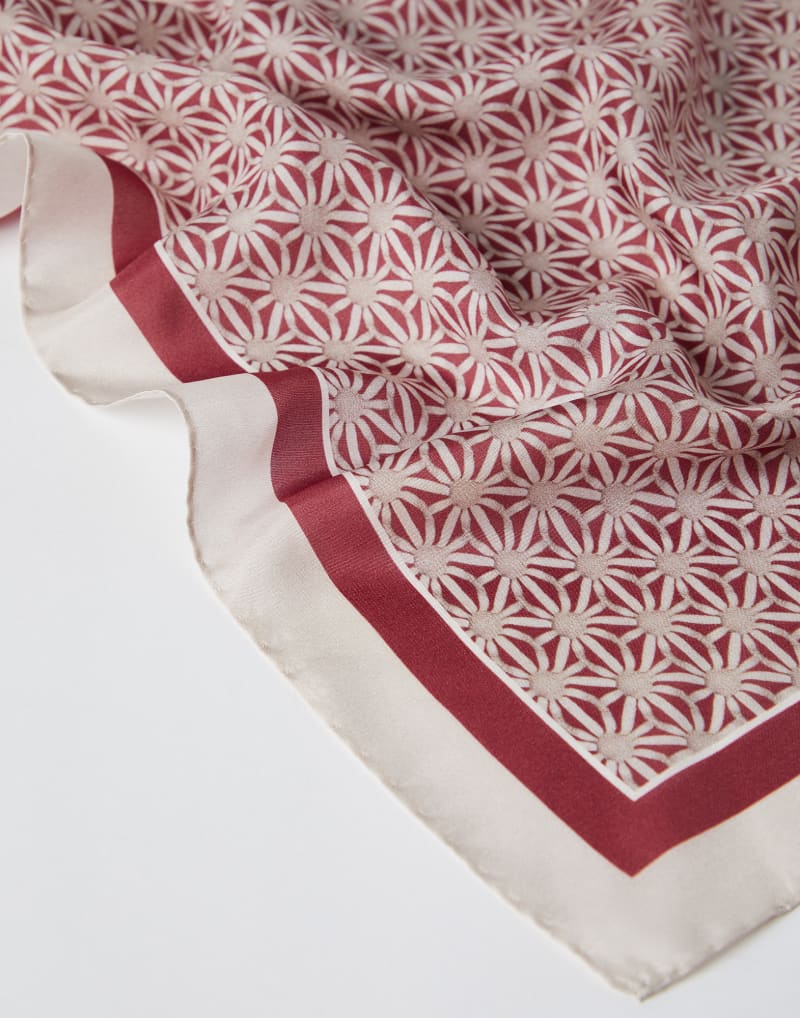 BRUNELLO CUCINELLI WOMEN'S BURGUNDY PATTERNED SILK SCARF