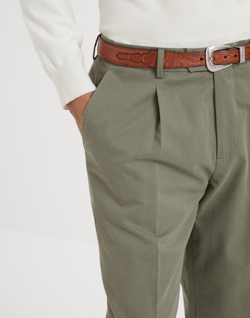 BRUNELLO CUCINELLI MEN'S OLIVE PLEATED COTTON TROUSERS
