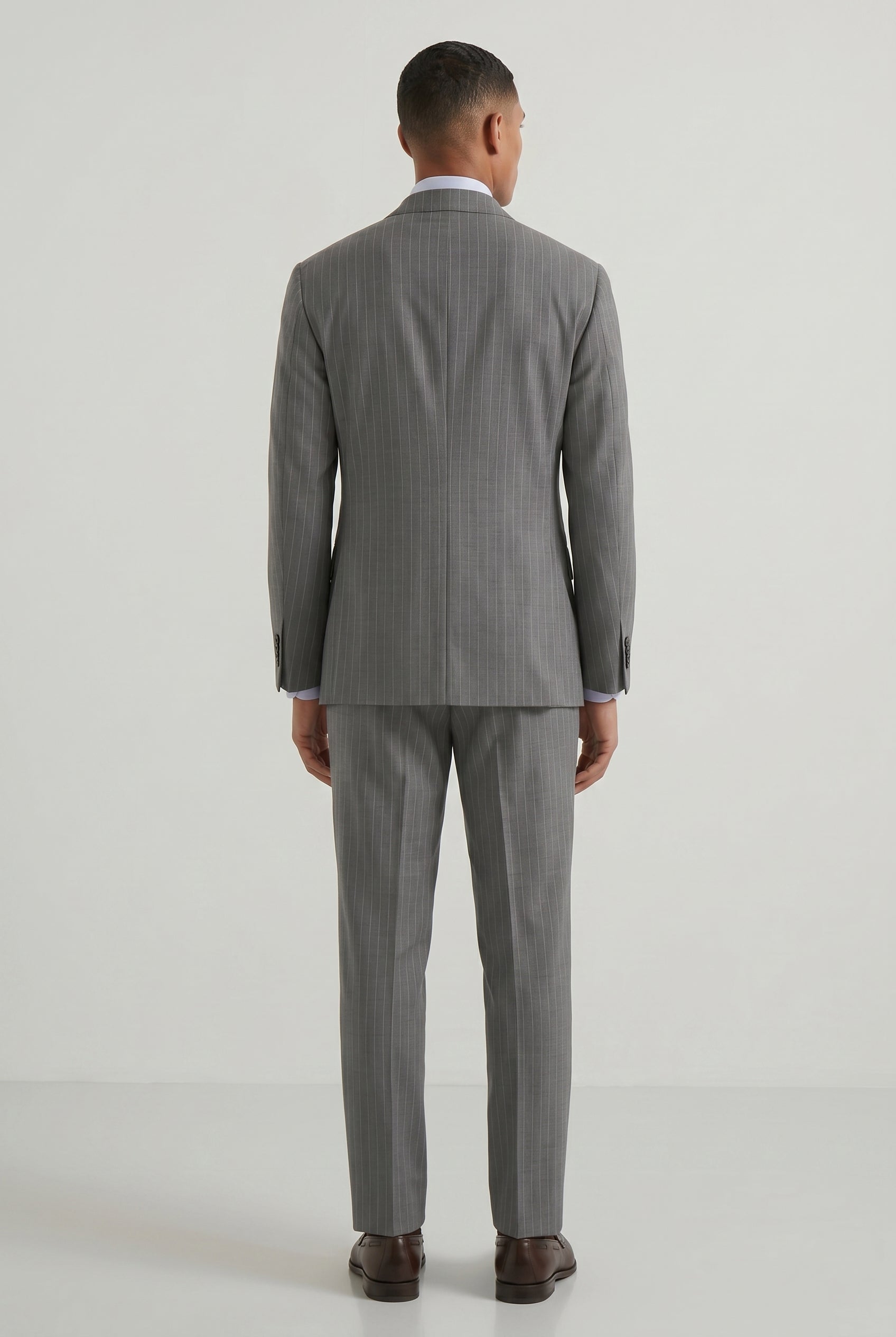 BRUNELLO CUCINELLI MEN'S MEDIUM GREY WOOL SUIT