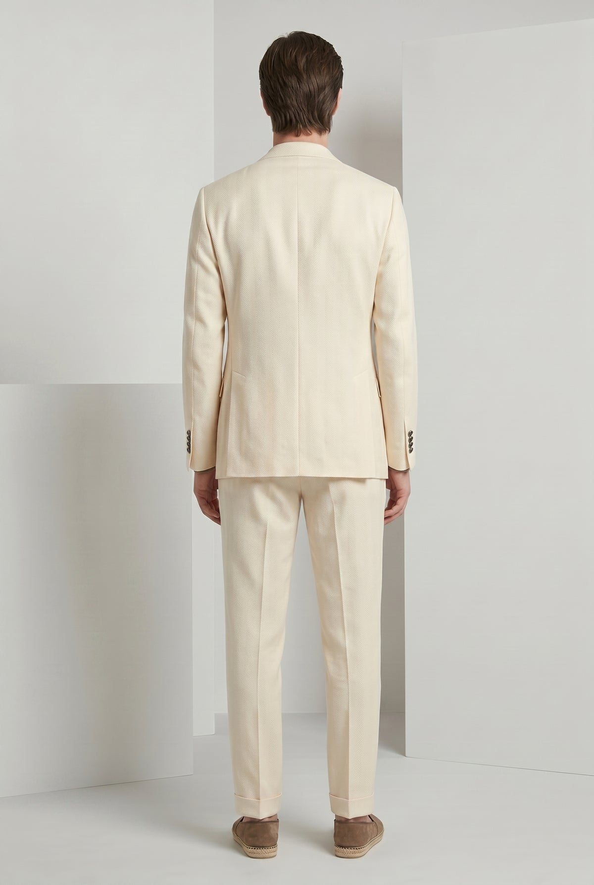 BRUNELLO CUCINELLI MEN'S CREAM WOOL SILK LINEN SUIT