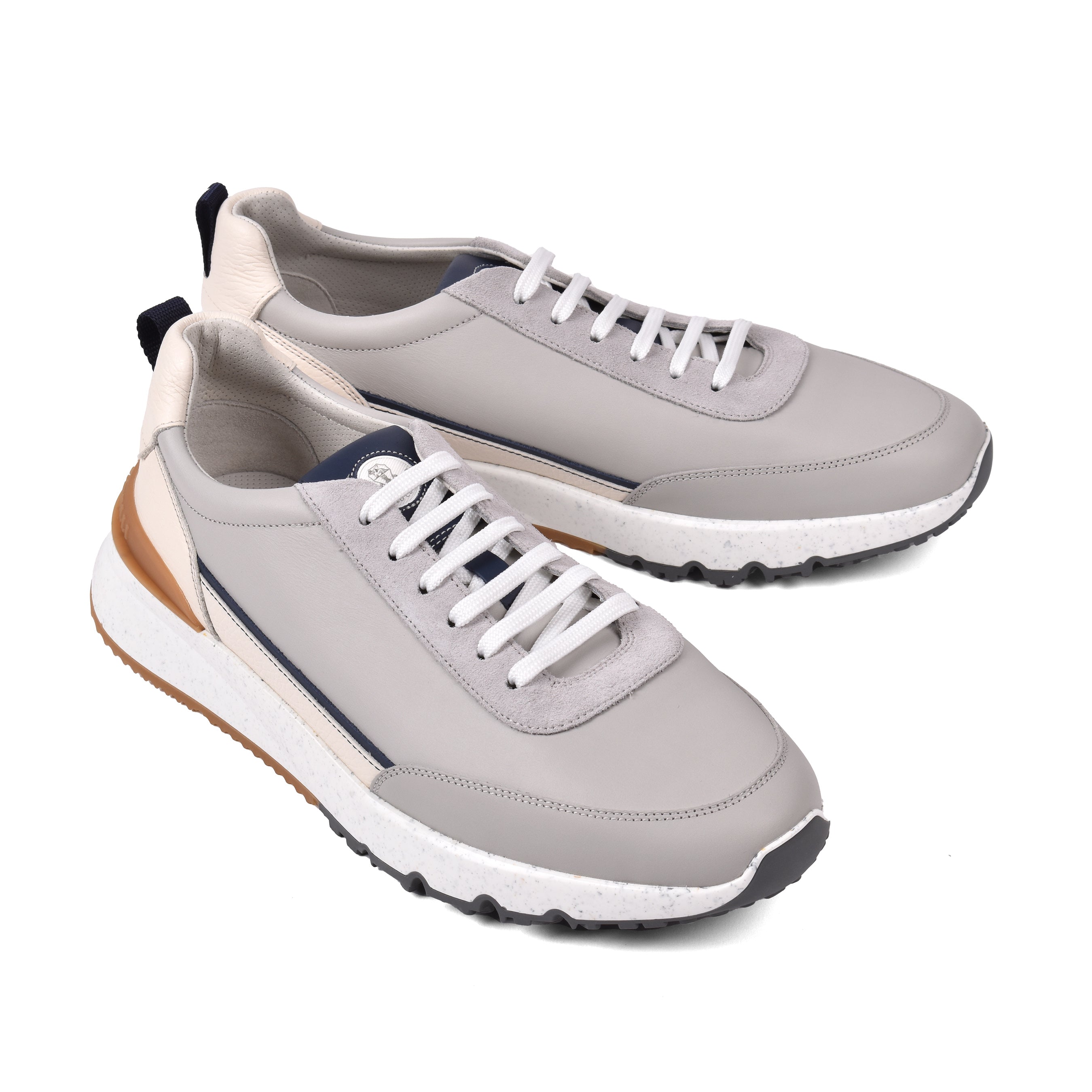 BRUNELLO CUCINELLI MEN'S LIGHT GREY LEATHER SNEAKERS