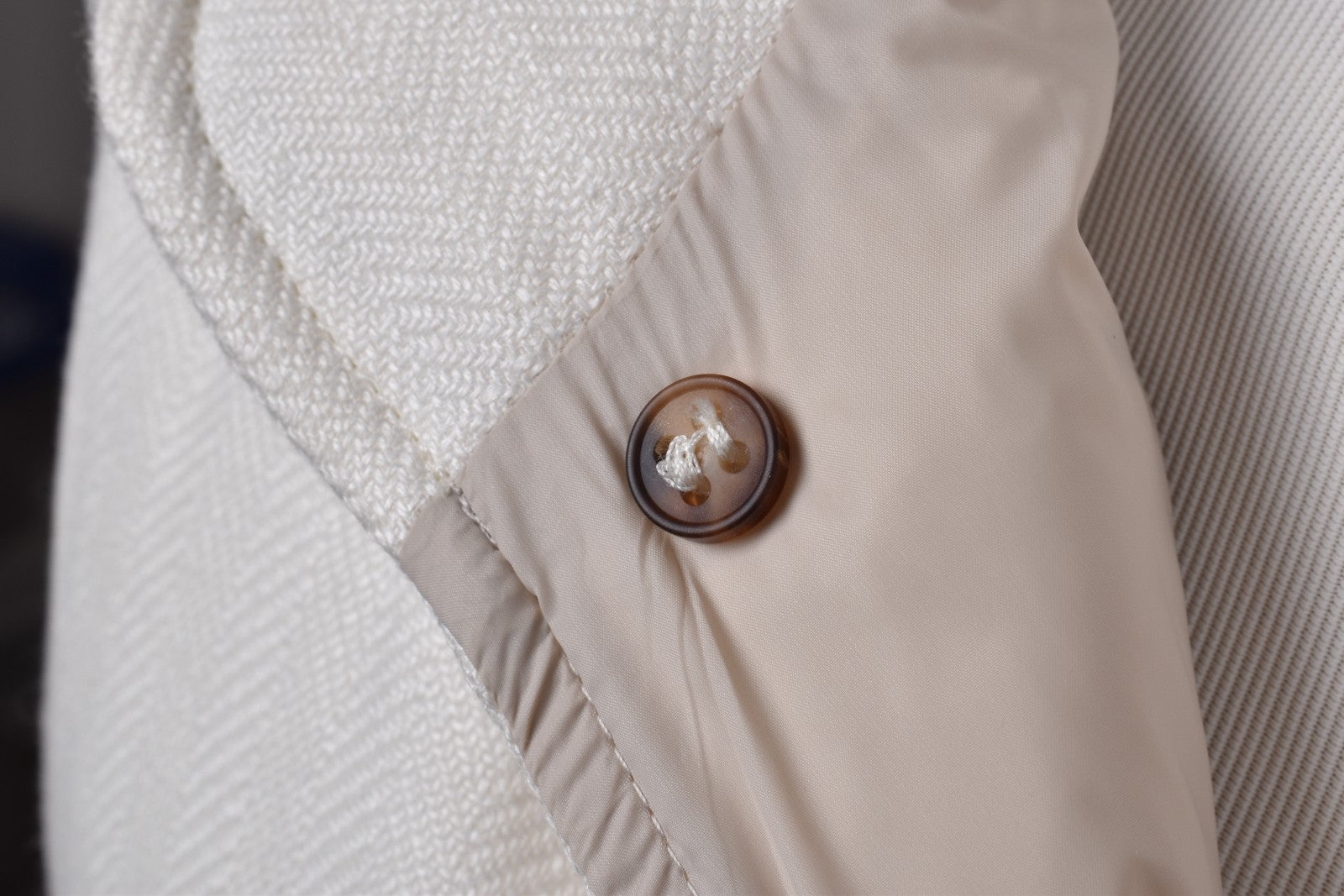 BRUNELLO CUCINELLI MEN'S OFF WHITE WOOL BLEND VEST