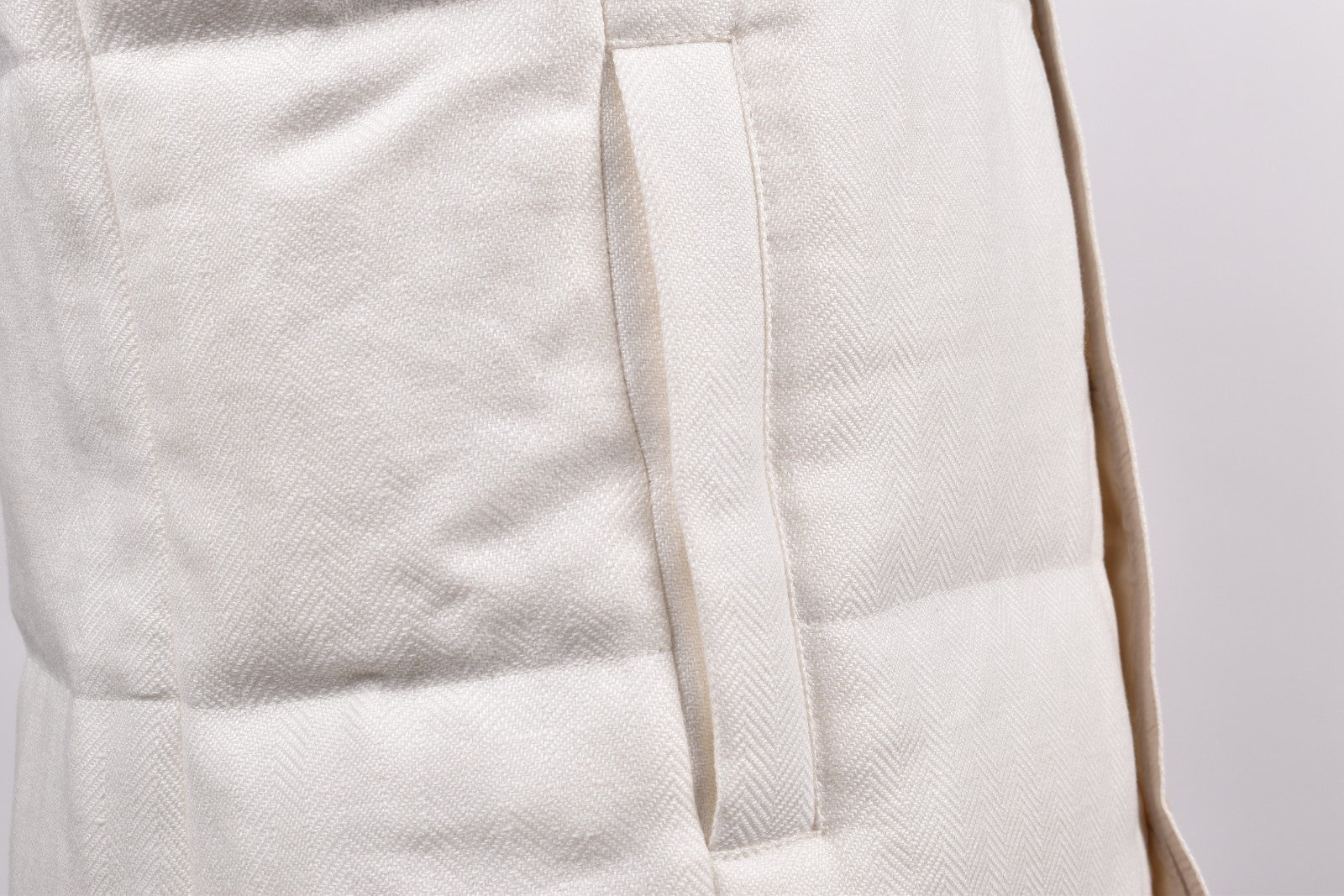 BRUNELLO CUCINELLI MEN'S OFF WHITE WOOL BLEND VEST