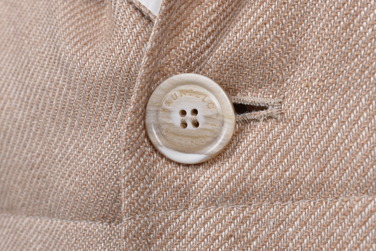BRUNELLO CUCINELLI MEN'S BEIGE WOOL BLEND VEST