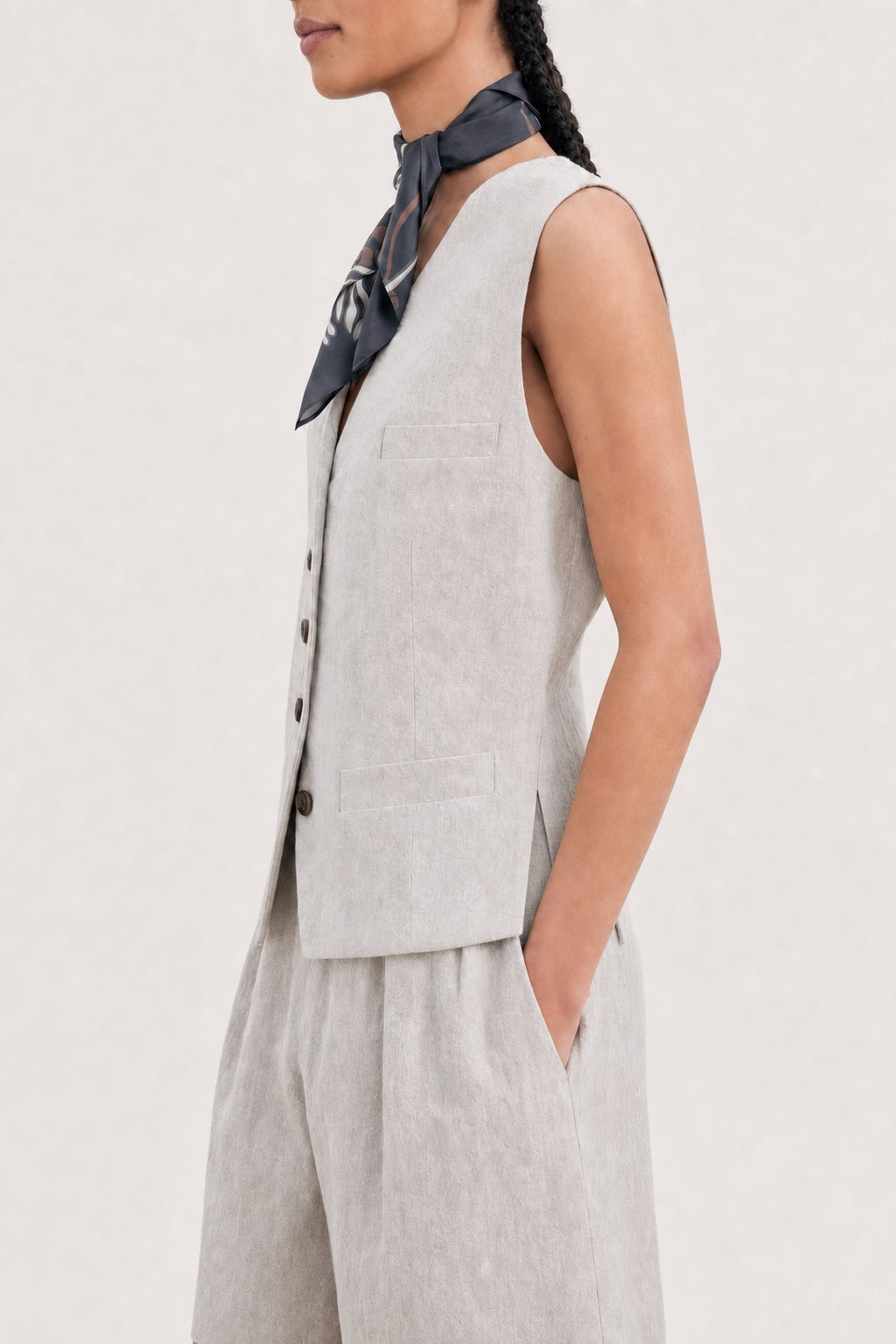 BRUNELLO CUCINELLI WOMEN'S LIGHT BEIGE LINEN VEST
