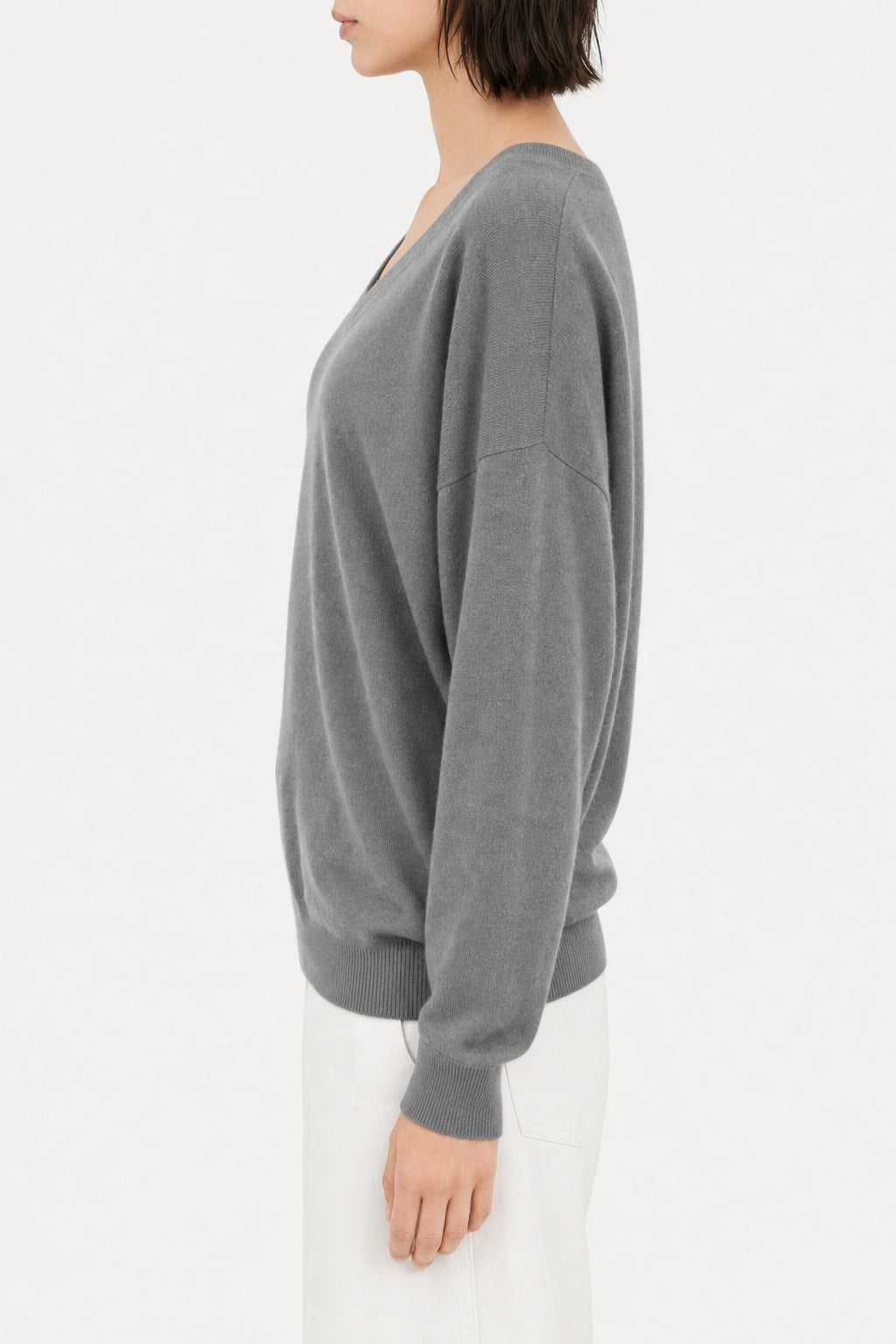 BRUNELLO CUCINELLI WOMEN'S GREY WOOL V NECK SWEATER