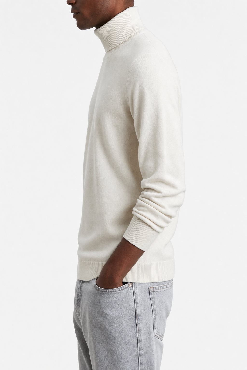 BRUNELLO CUCINELLI MEN'S IVORY WOOL TURTLENECK SWEATER