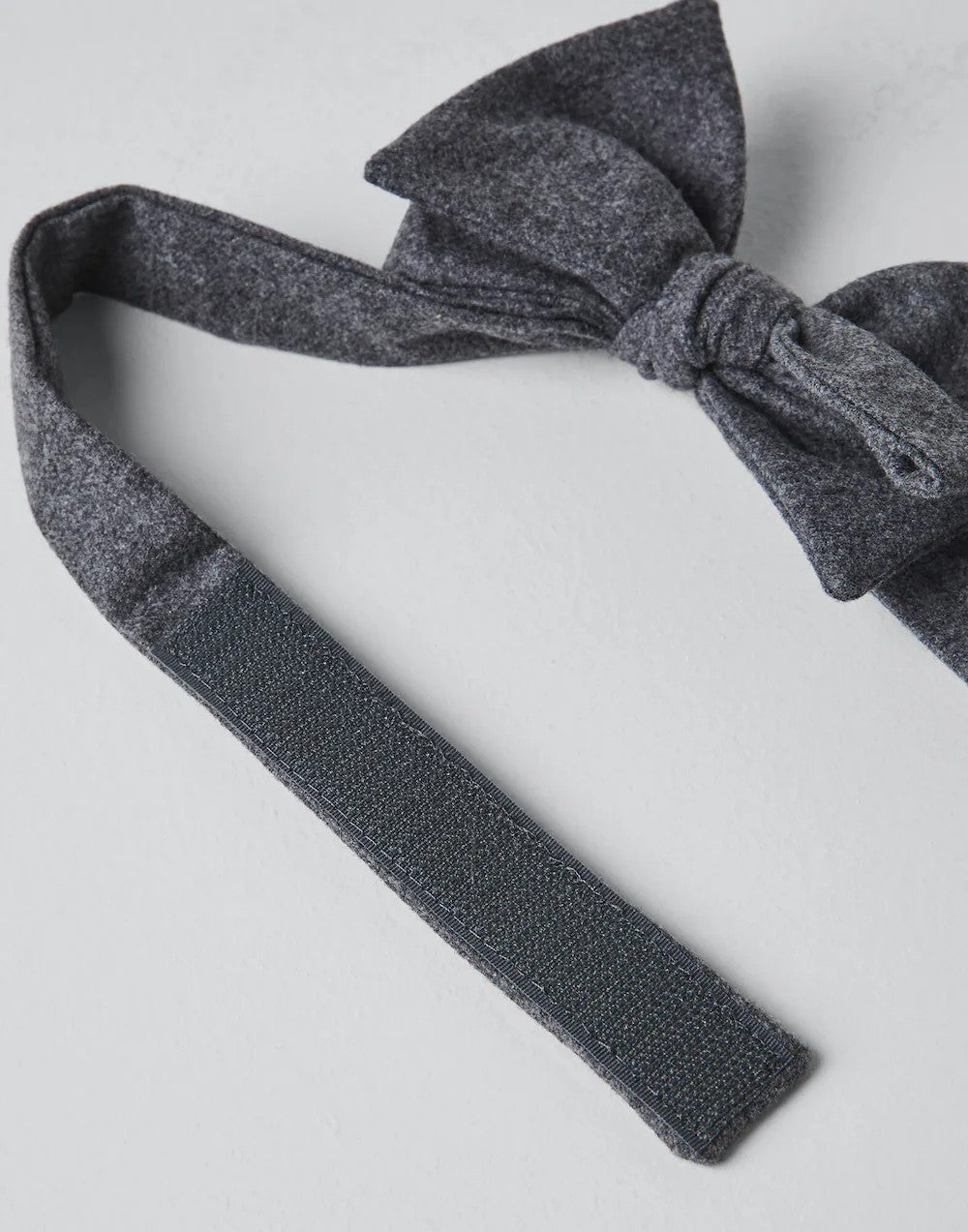 BRUNELLO CUCINELLI MEN'S DARK GREY WOOL BOWTIE