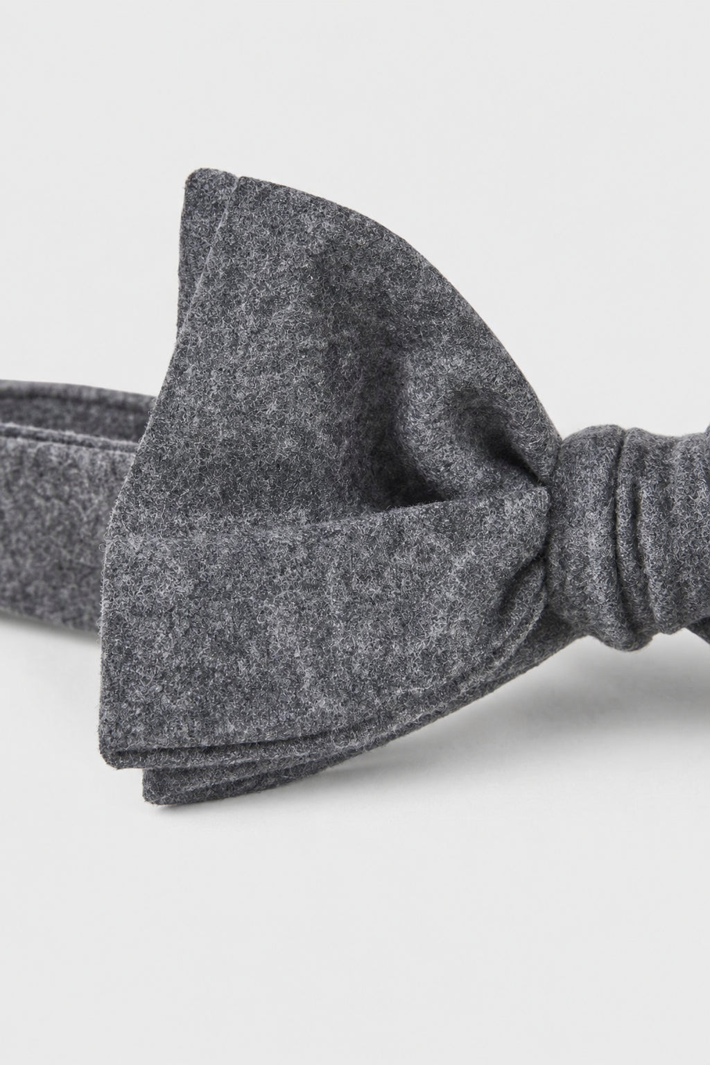 BRUNELLO CUCINELLI MEN'S DARK GREY WOOL BOWTIE
