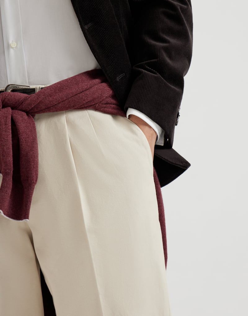 BRUNELLO CUCINELLI MEN'S OFF WHITE COTTON PLEATED TROUSERS