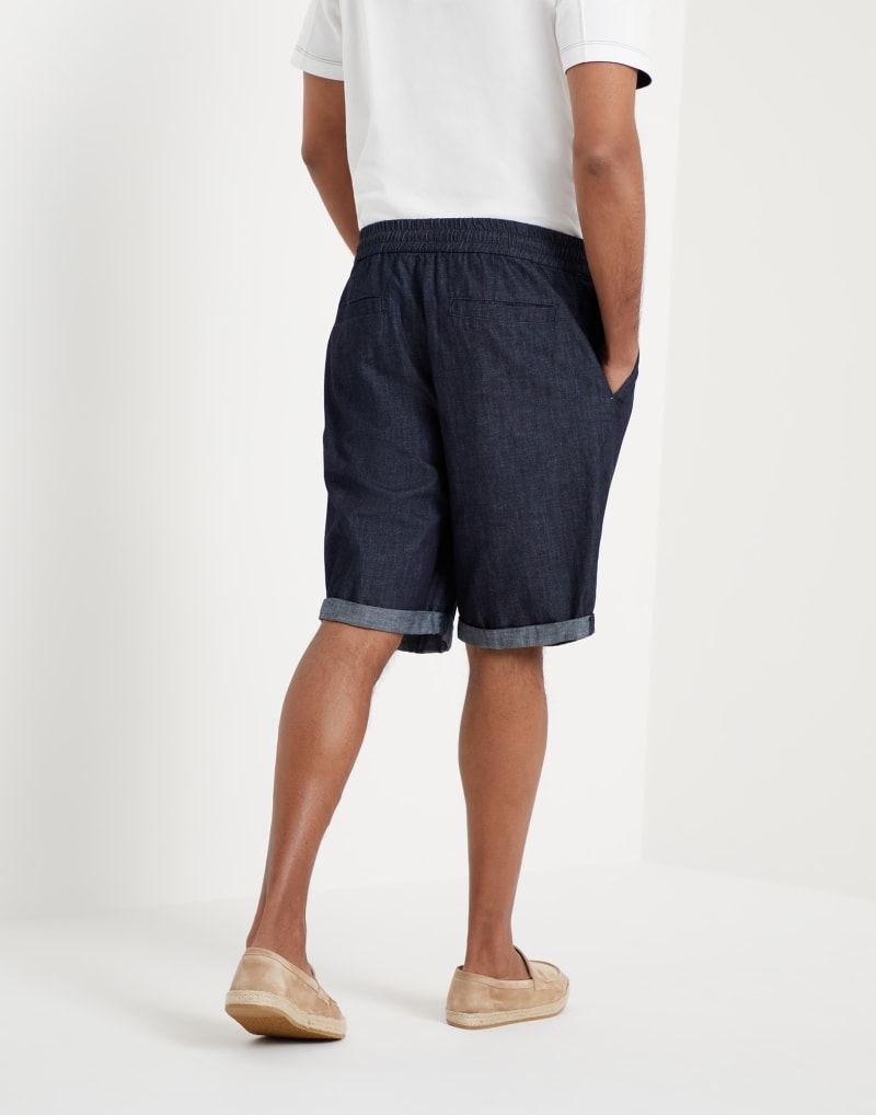 BRUNELLO CUCINELLI MEN'S BLUE DENIM PLEATED SHORTS
