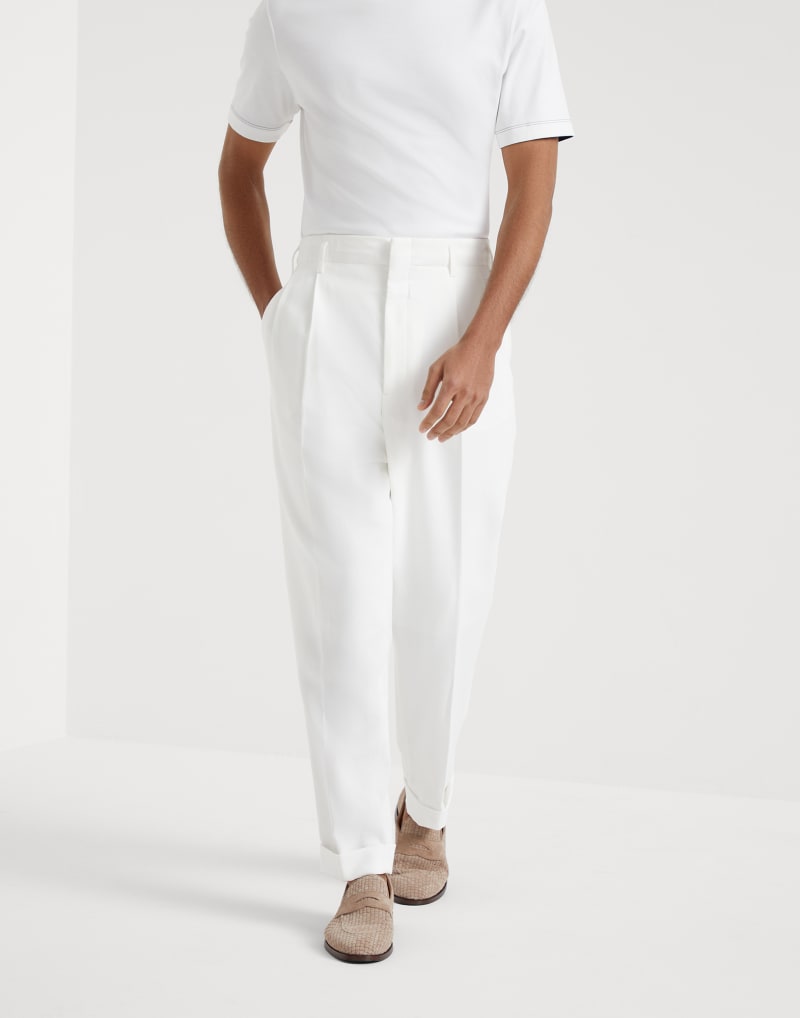BRUNELLO CUCINELLI MEN'S OFF WHITE COTTON PLEATED TROUSERS