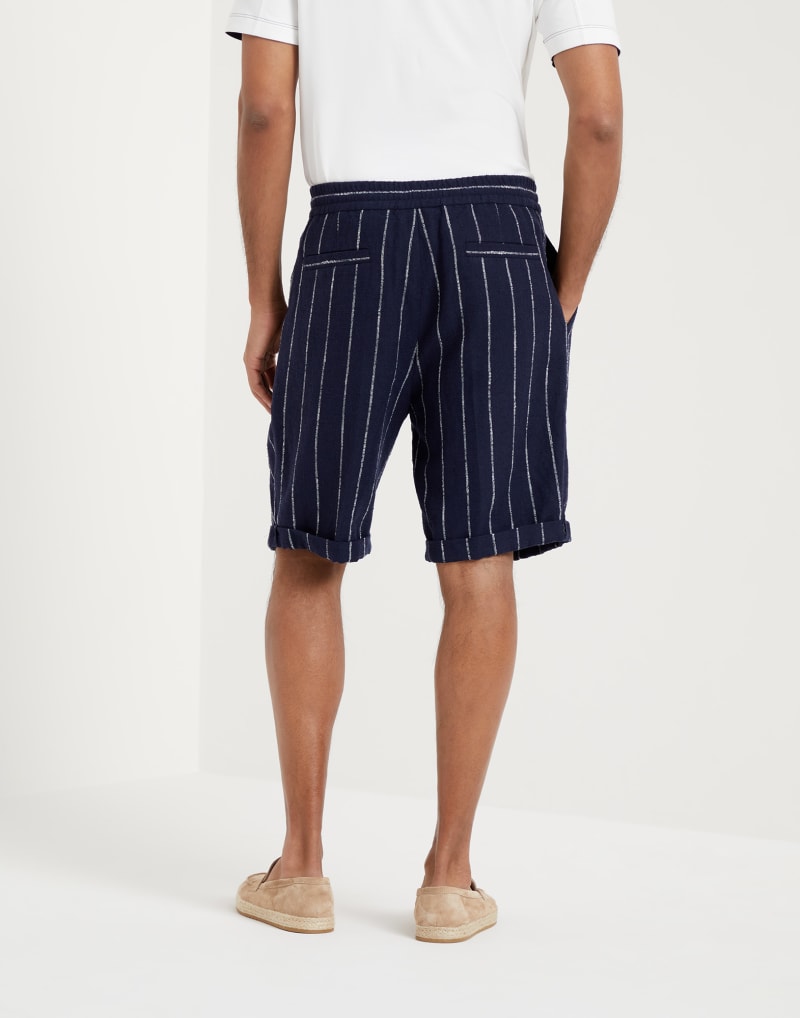 BRUNELLO CUCINELLI MEN'S NAVY STRIPED LINEN WOOL BLEND SHORTS
