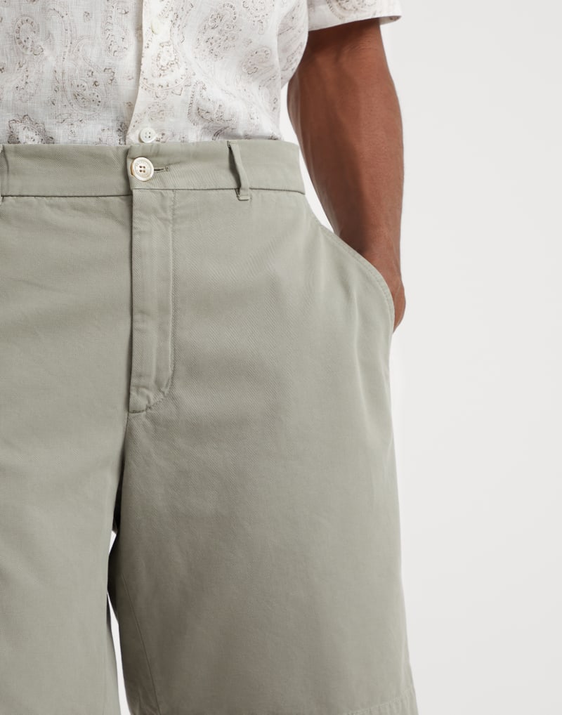 BRUNELLO CUCINELLI MEN'S SAGE COTTON TAILORED SHORTS