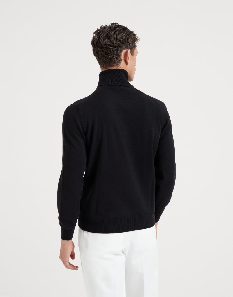 BRUNELLO CUCINELLI MEN'S BLACK WOOL TURTLENECK SWEATER