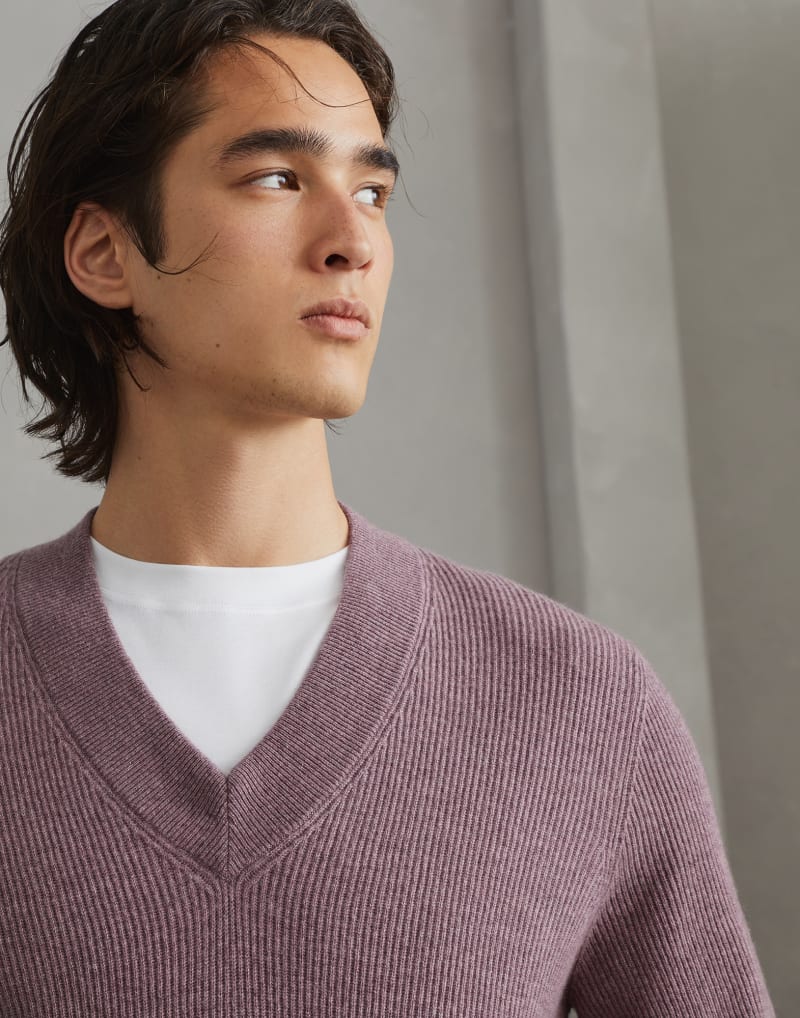 BRUNELLO CUCINELLI MEN'S ONION WOOL V NECK SWEATER
