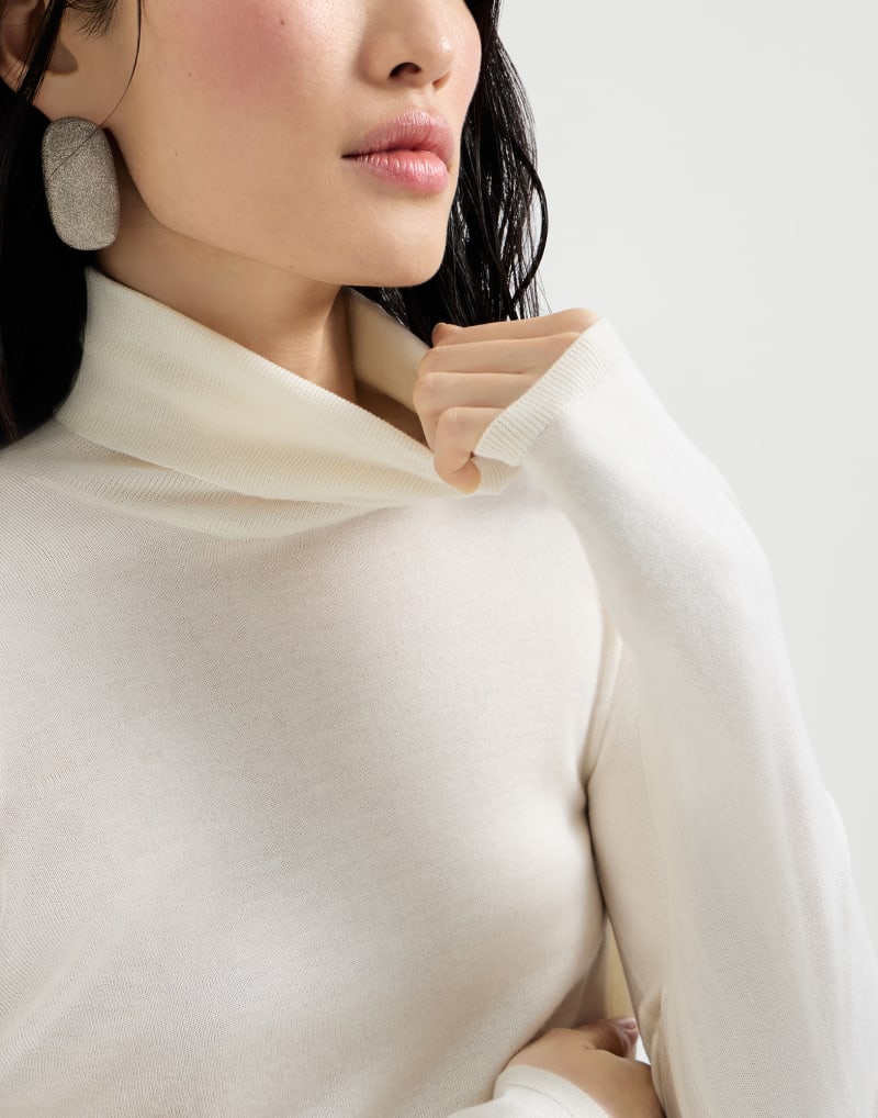 BRUNELLO CUCINELLI WOMEN'S WHITE WOOL SILK TURTLENECK SWEATER