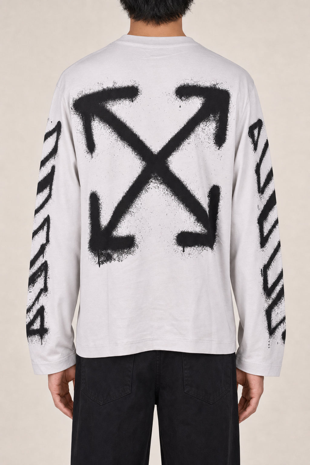 OFF-WHITE MEN'S SPRAY CAN ARROW SKATE L/S TEE