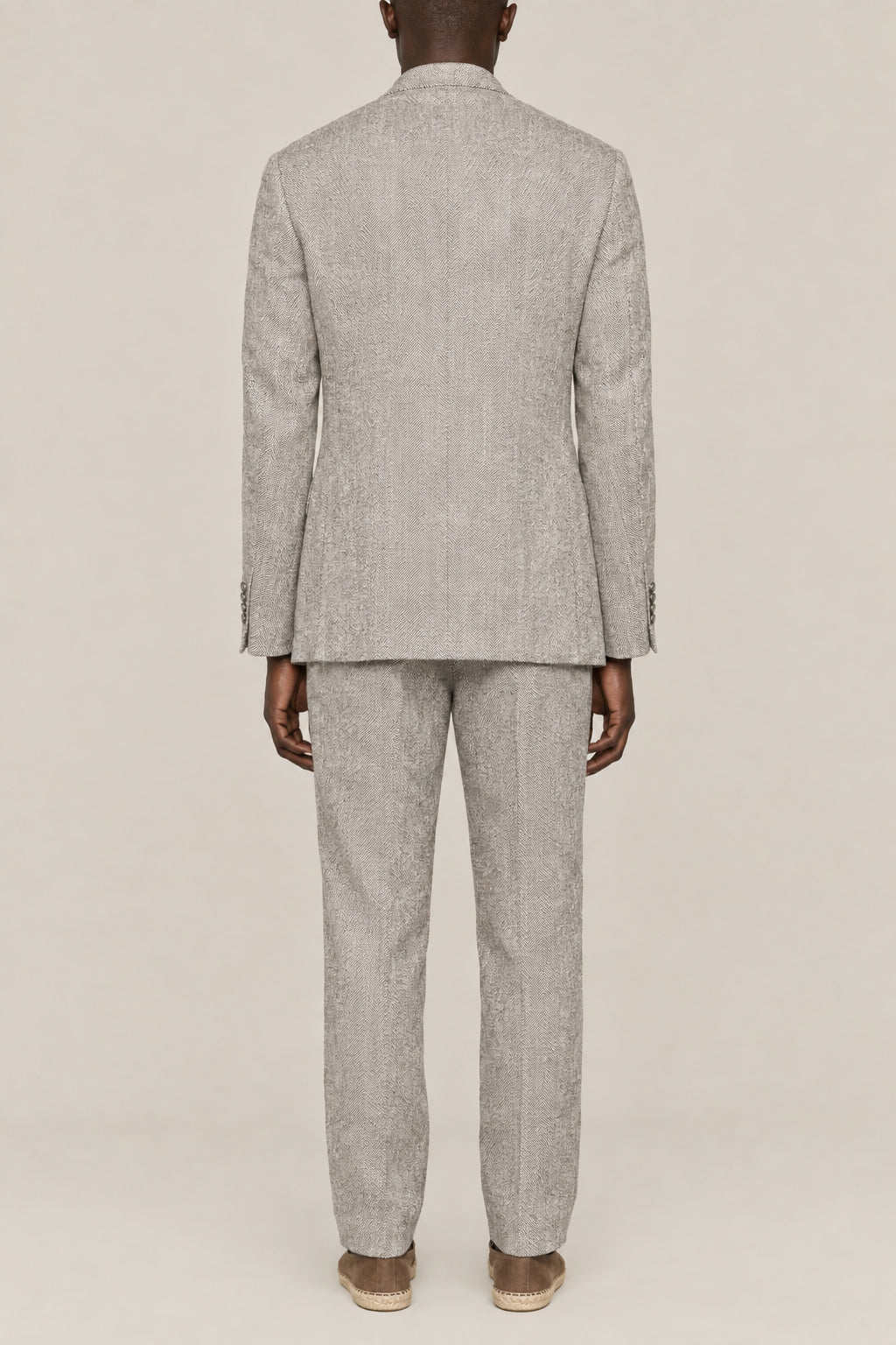 BRUNELLO CUCINELLI MEN'S GRAY SILK LINEN TAILORED SUIT