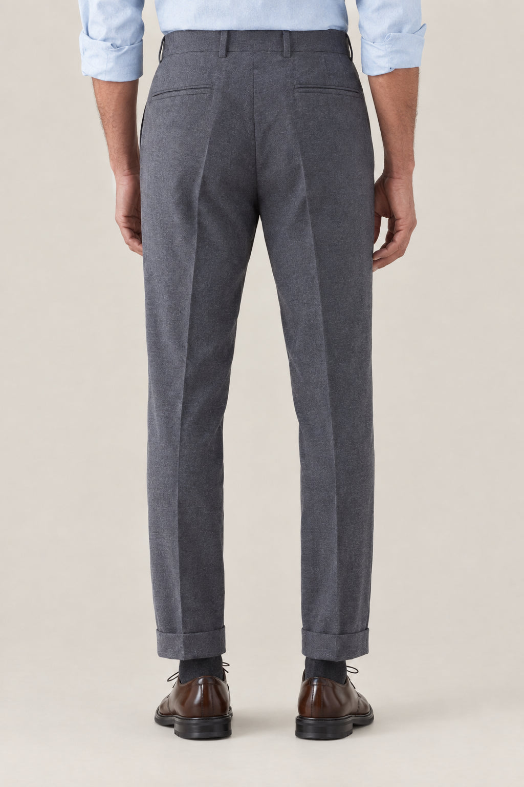 BRUNELLO CUCINELLI MEN'S MEDIUM GREY PLEATED TROUSERS