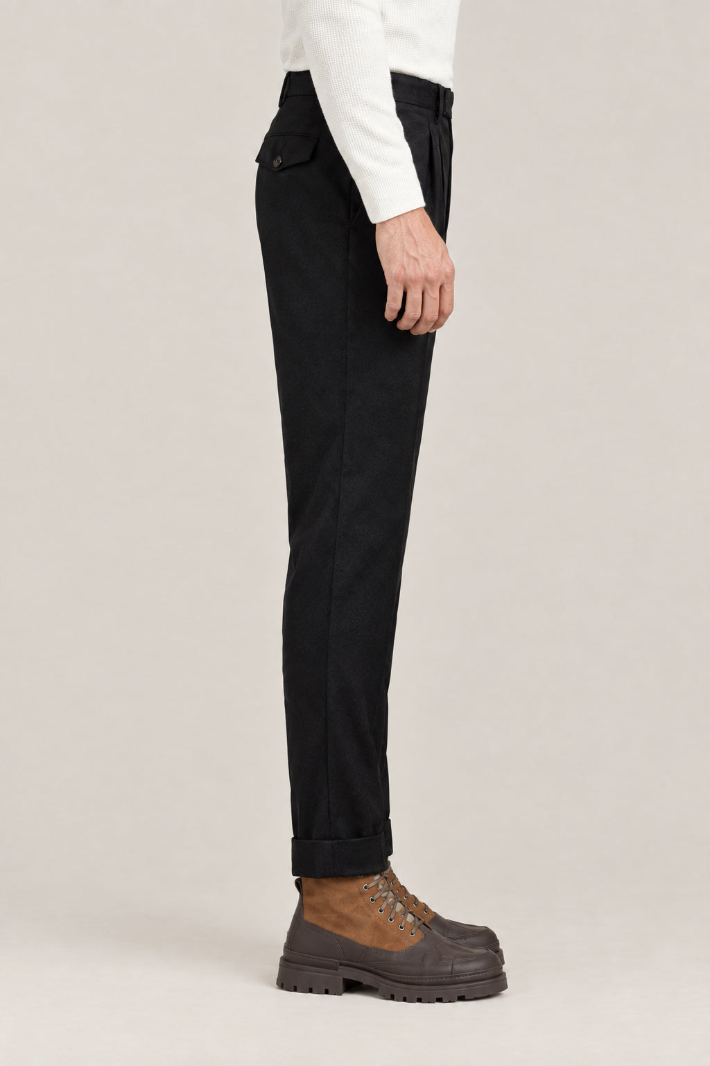 BRUNELLO CUCINELLI MEN'S BLACK WOOL PLEATED TROUSERS