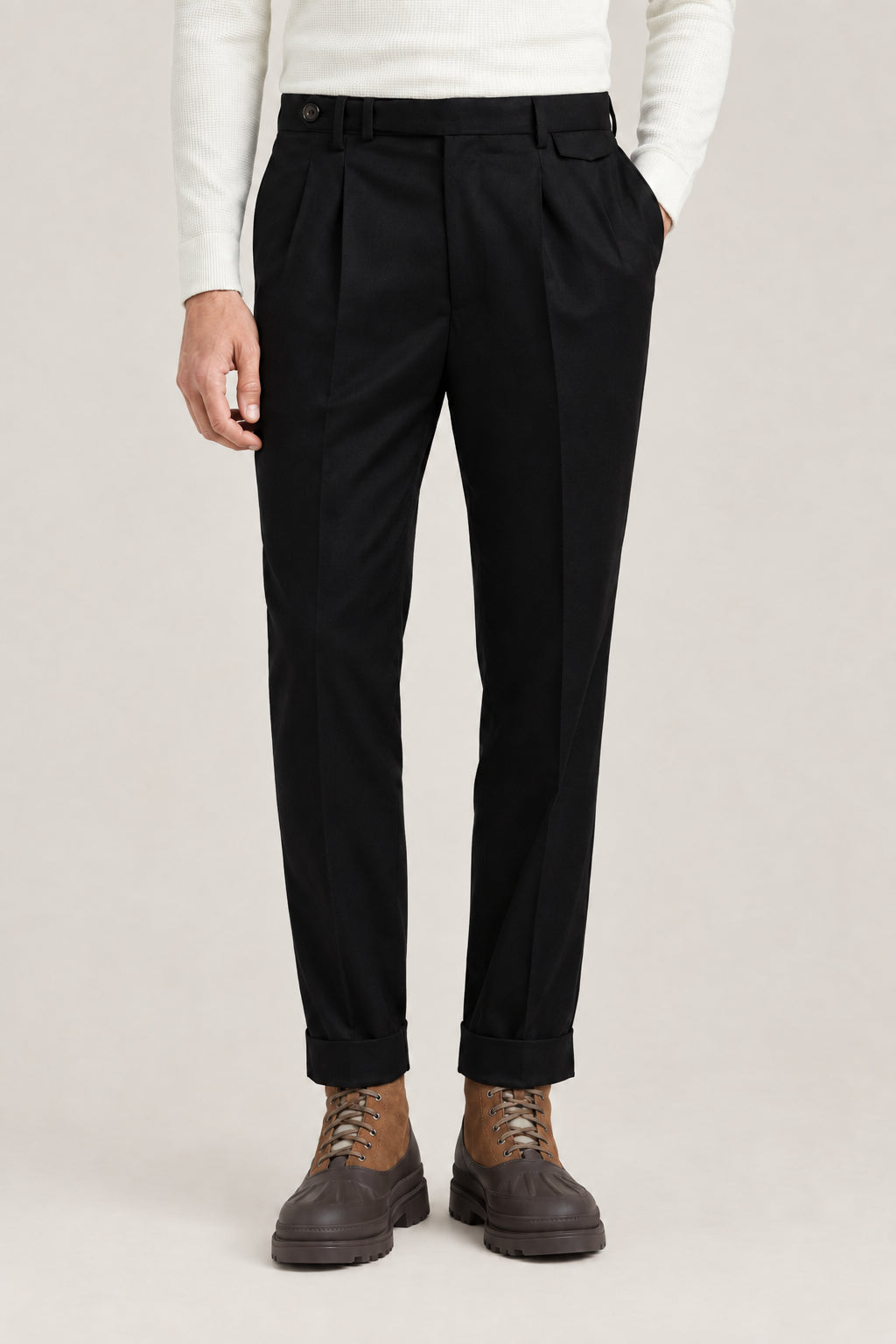 BRUNELLO CUCINELLI MEN'S BLACK WOOL PLEATED TROUSERS