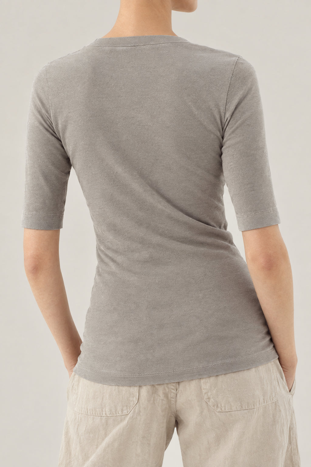 BRUNELLO CUCINELLI WOMEN'S KHAKI STRETCH COTTON V NECK SHIRT