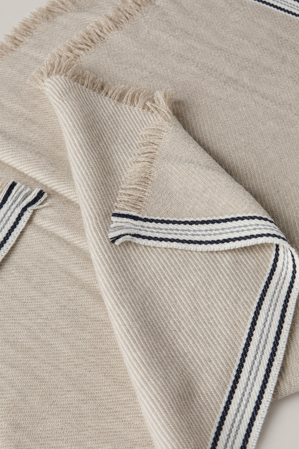BRUNELLO CUCINELLI MEN'S BEIGE WOOL SCARF