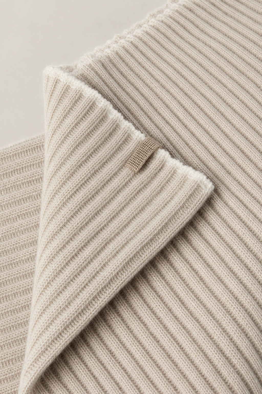 BRUNELLO CUCINELLI WOMEN'S LIGHT BROWN RIBBED WOOL NECK WARMER