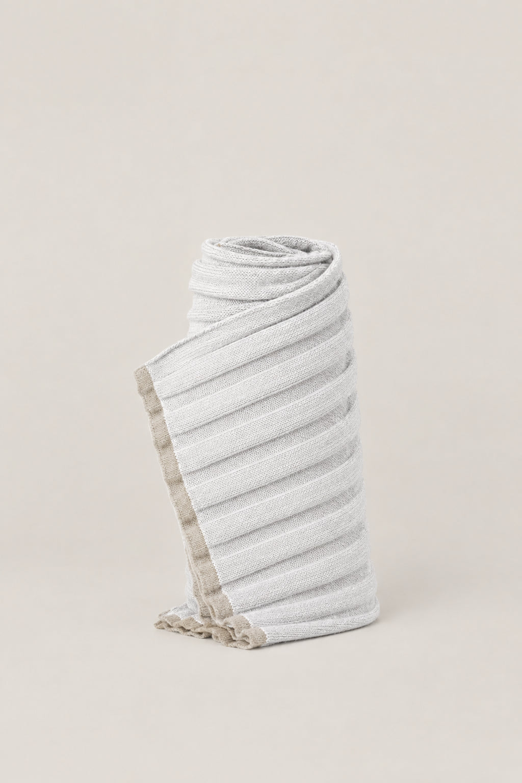 BRUNELLO CUCINELLI MEN'S WHITE RIBBED WOOL SCARF