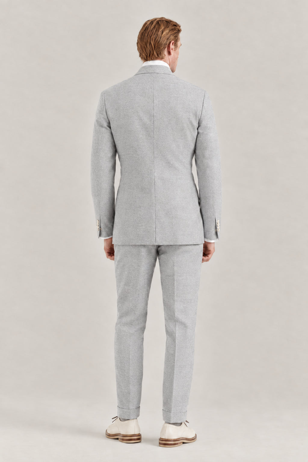 BRUNELLO CUCINELLI MEN'S PEARL GREY WOOL SILK DOUBLE BREASTED SUIT
