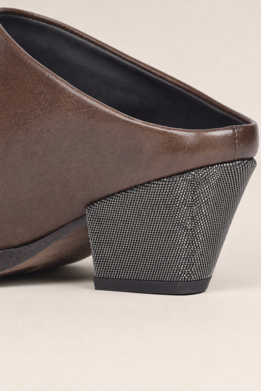 BRUNELLO CUCINELLI WOMEN'S CACAO LEATHER SQUARE TOE MULE SHOE