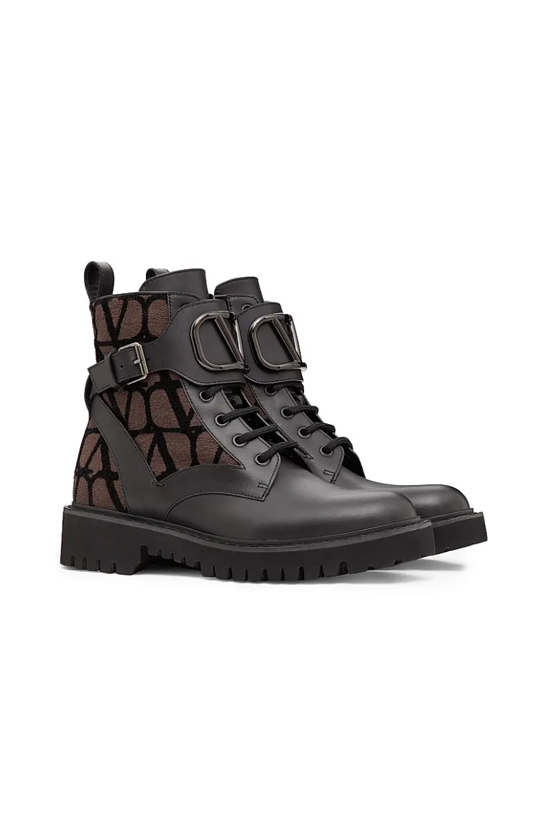 Valentino Garavani 35mm VLogo Signature Combat Boots In Black