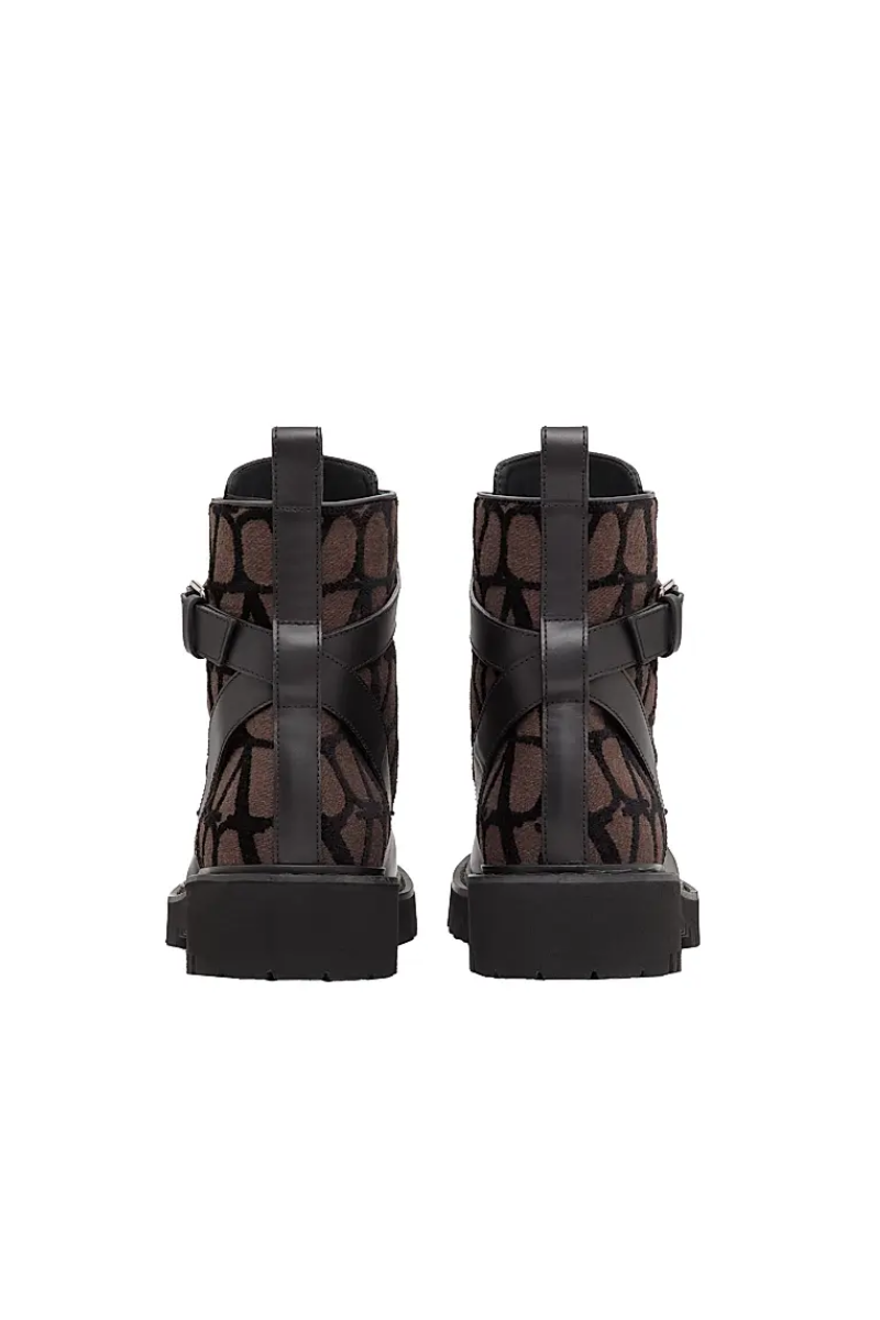 Valentino Garavani 35mm VLogo Signature Combat Boots In Black