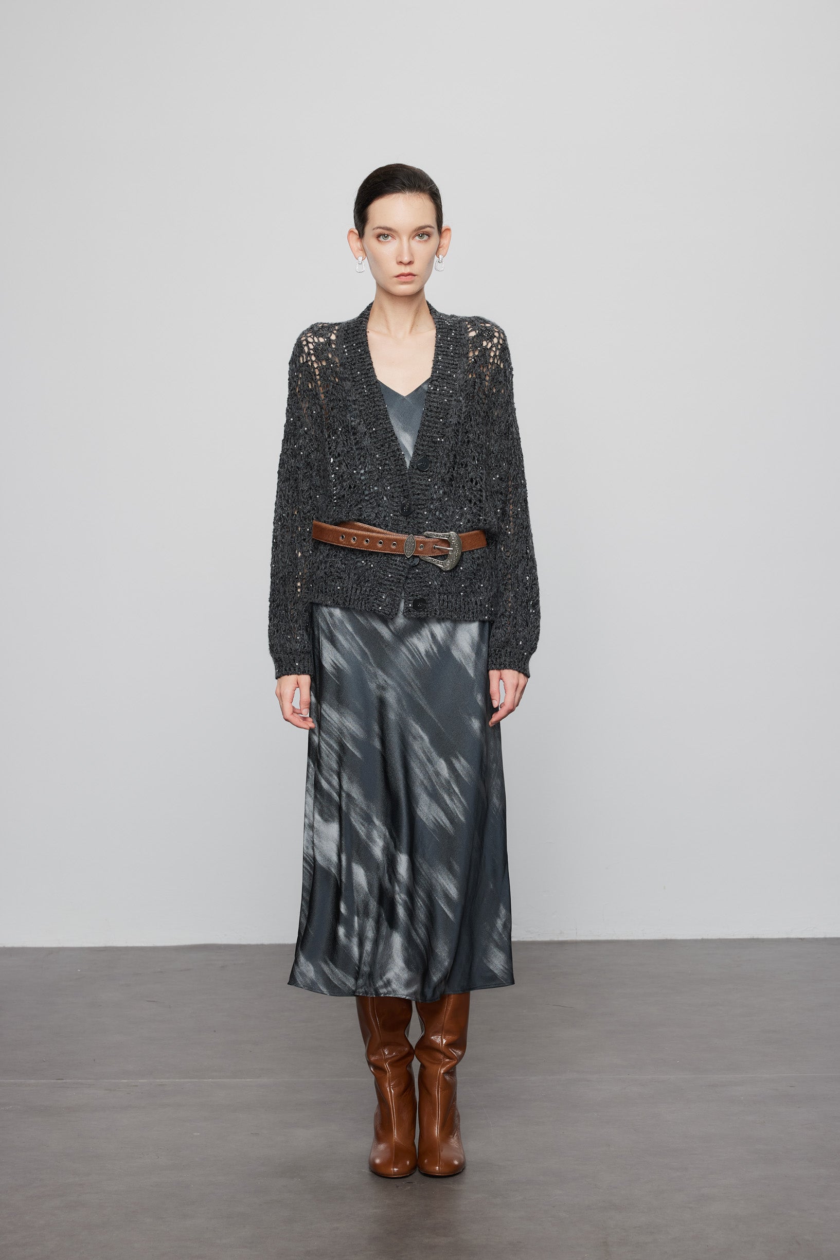 Max Simple Artisanal Crochet Cashmere Cardigan_Dark Grey