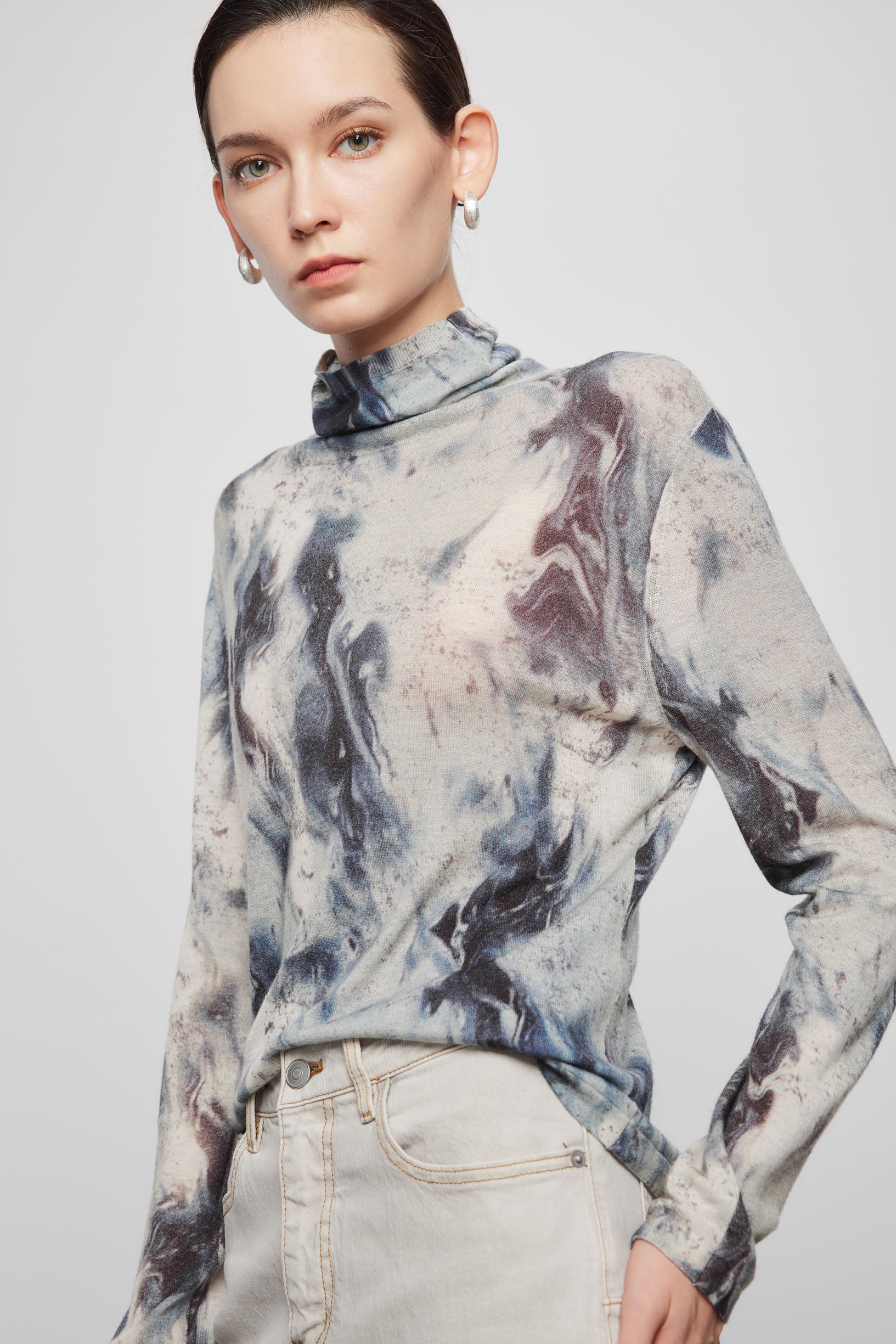 Max Simple Abstract-Print Wool Turtleneck_Ink-Wash