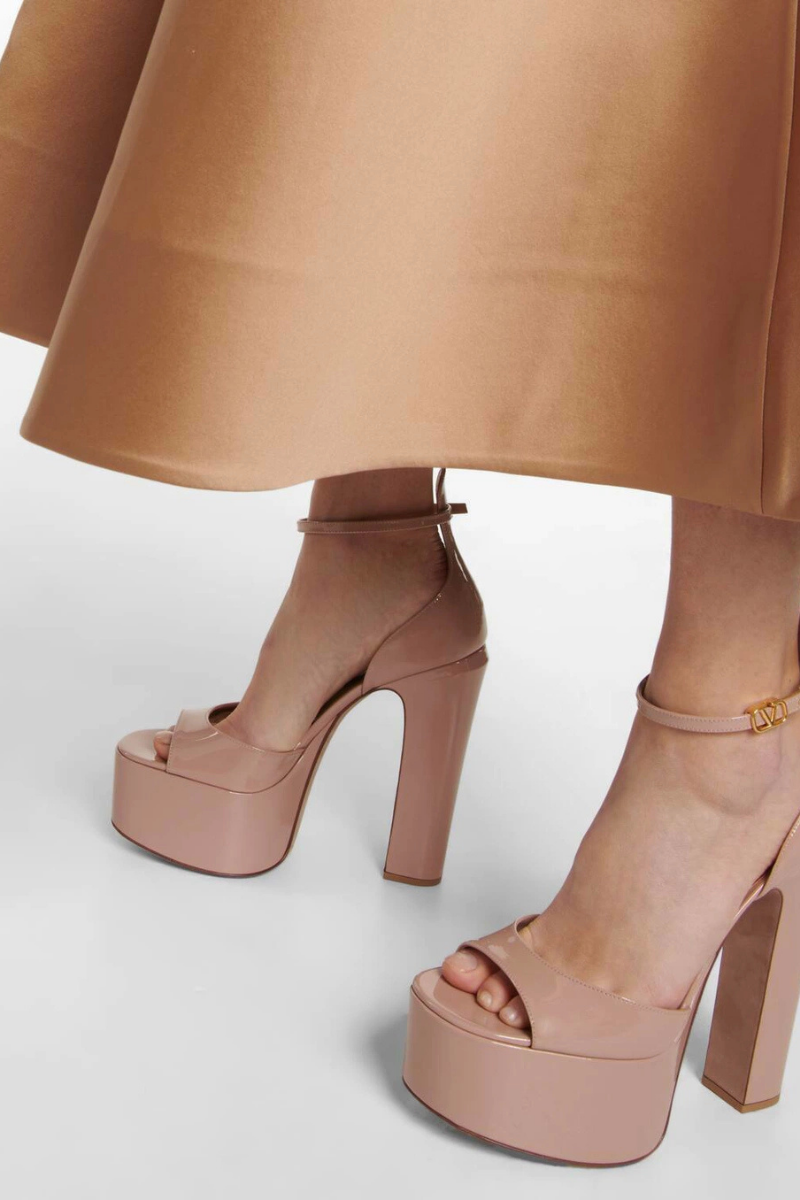 Valentino Garavani Tan-Go 155mm Peep Toe Platform Pumps In Nude