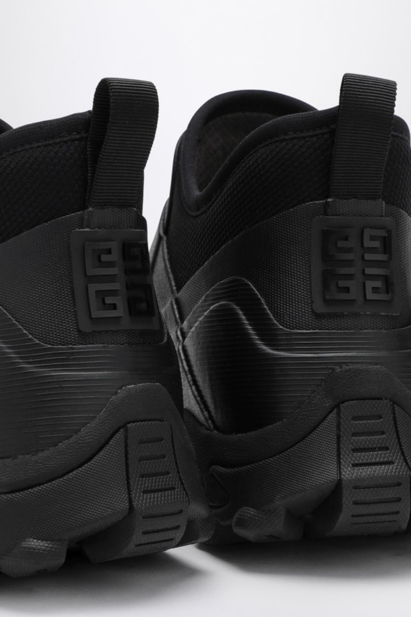 Givenchy Bogs Low Chelsea Boots_Black