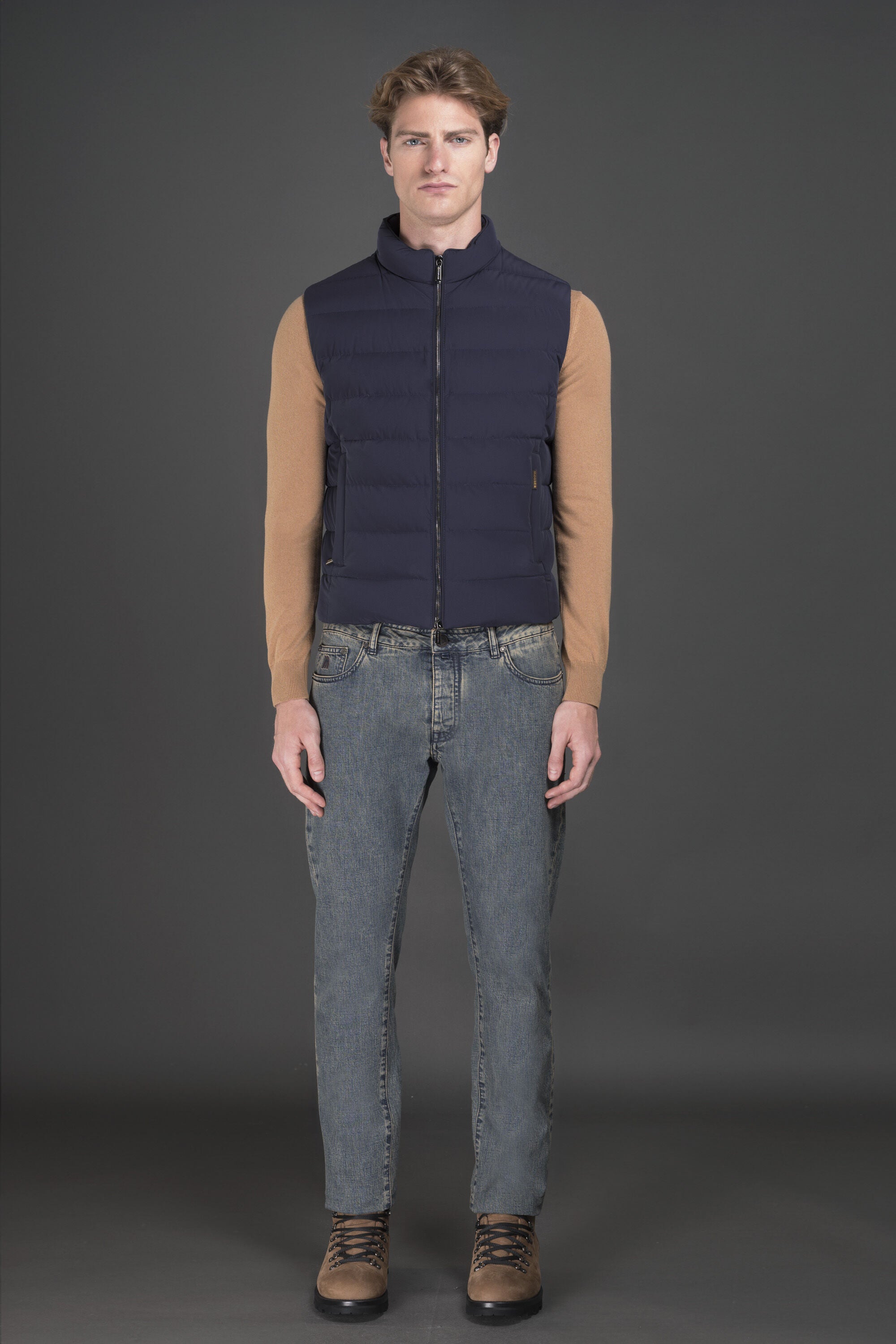 https://www.moorer.clothing/dw/image/v2/AAGA_PRD/on/demandware.static/-/Sites-41/default/dw6971c325/images/zoom/MOUGL200004TEPA009_U0444_6.jpg
