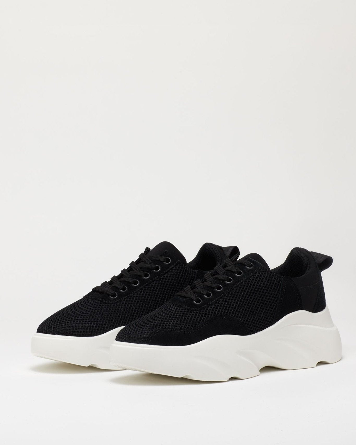 Low Top Lace Up Sneakers - Magnlens