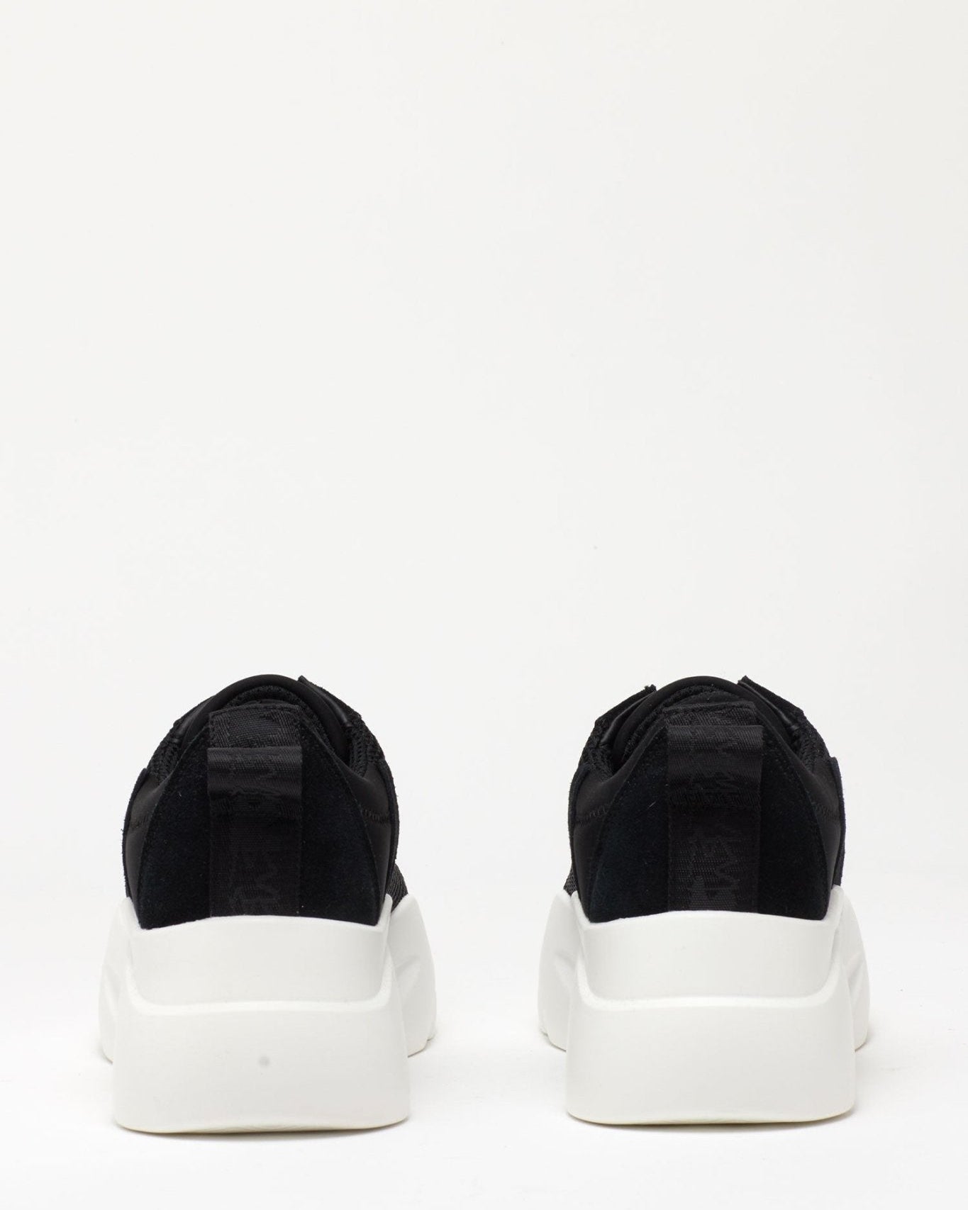 Low Top Lace Up Sneakers - Magnlens