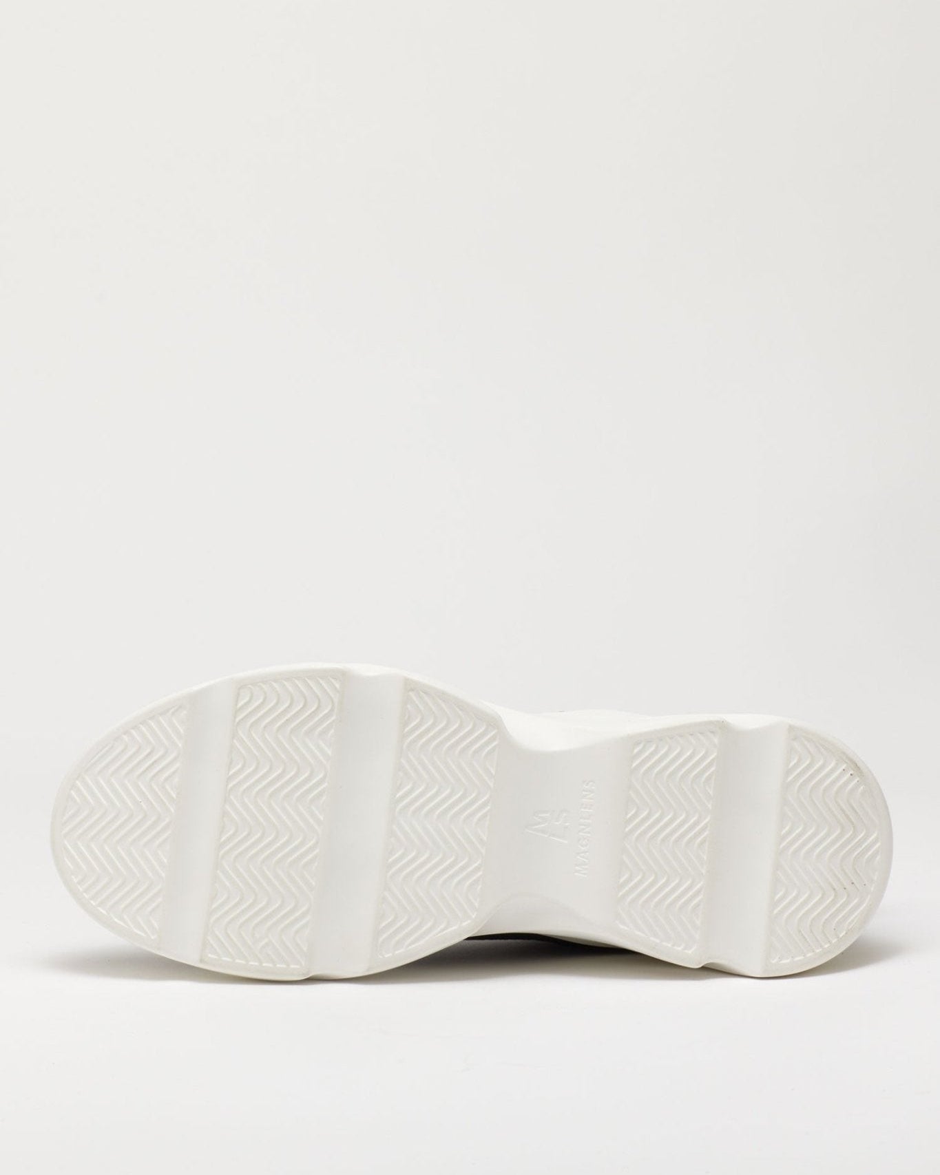 Low Top Lace Up Sneakers - Magnlens
