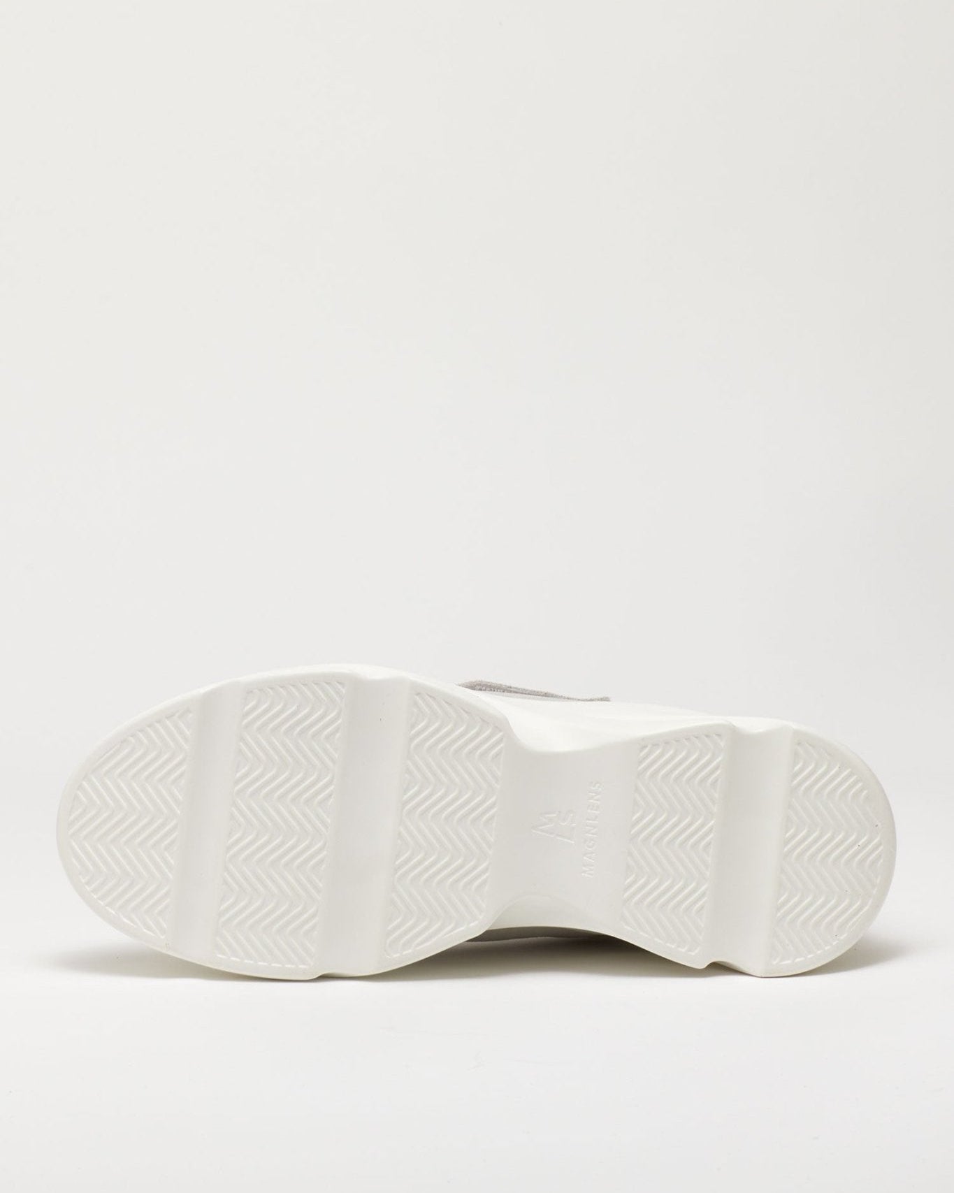 Slip On Sneakers - Magnlens