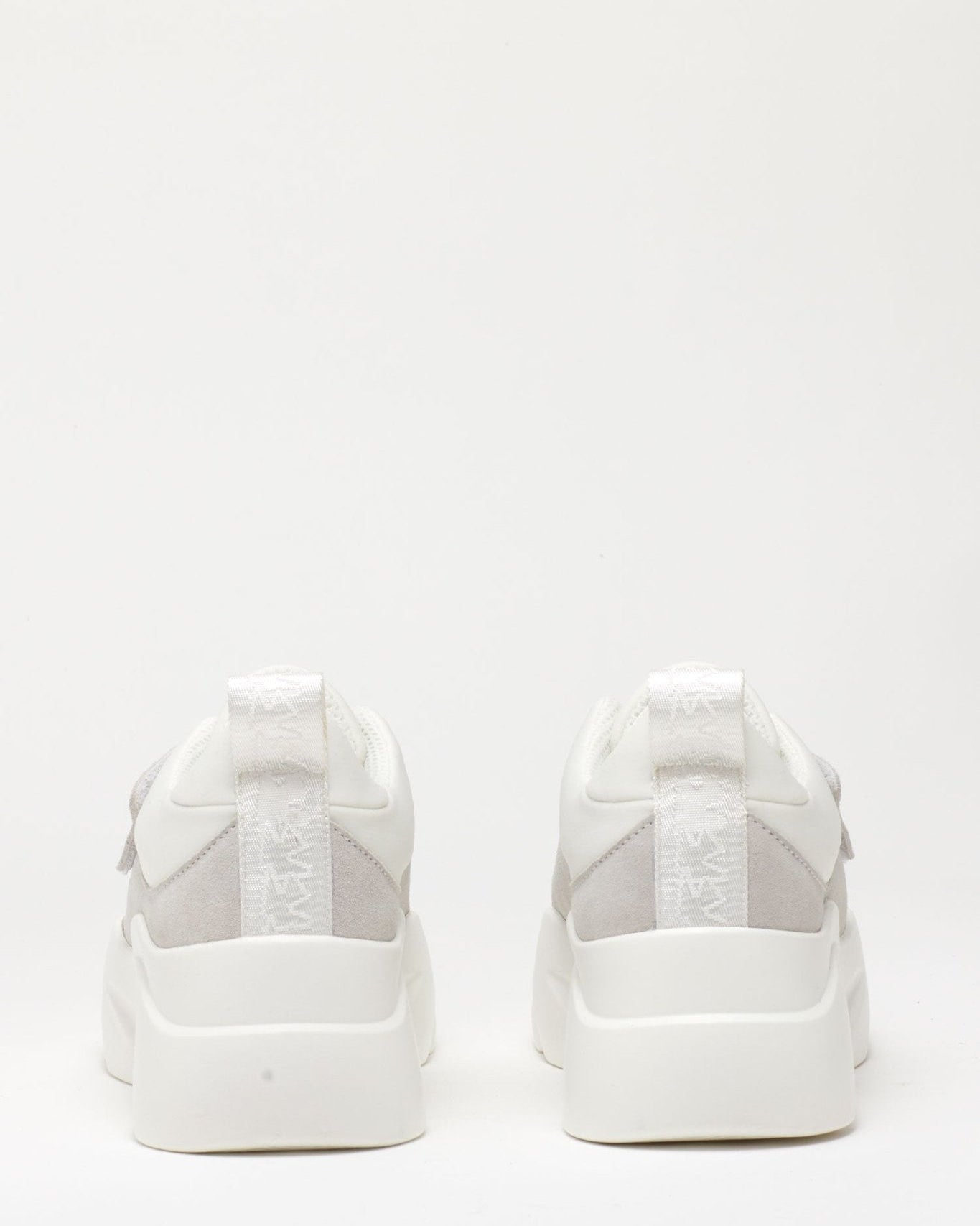 Slip On Sneakers - Magnlens